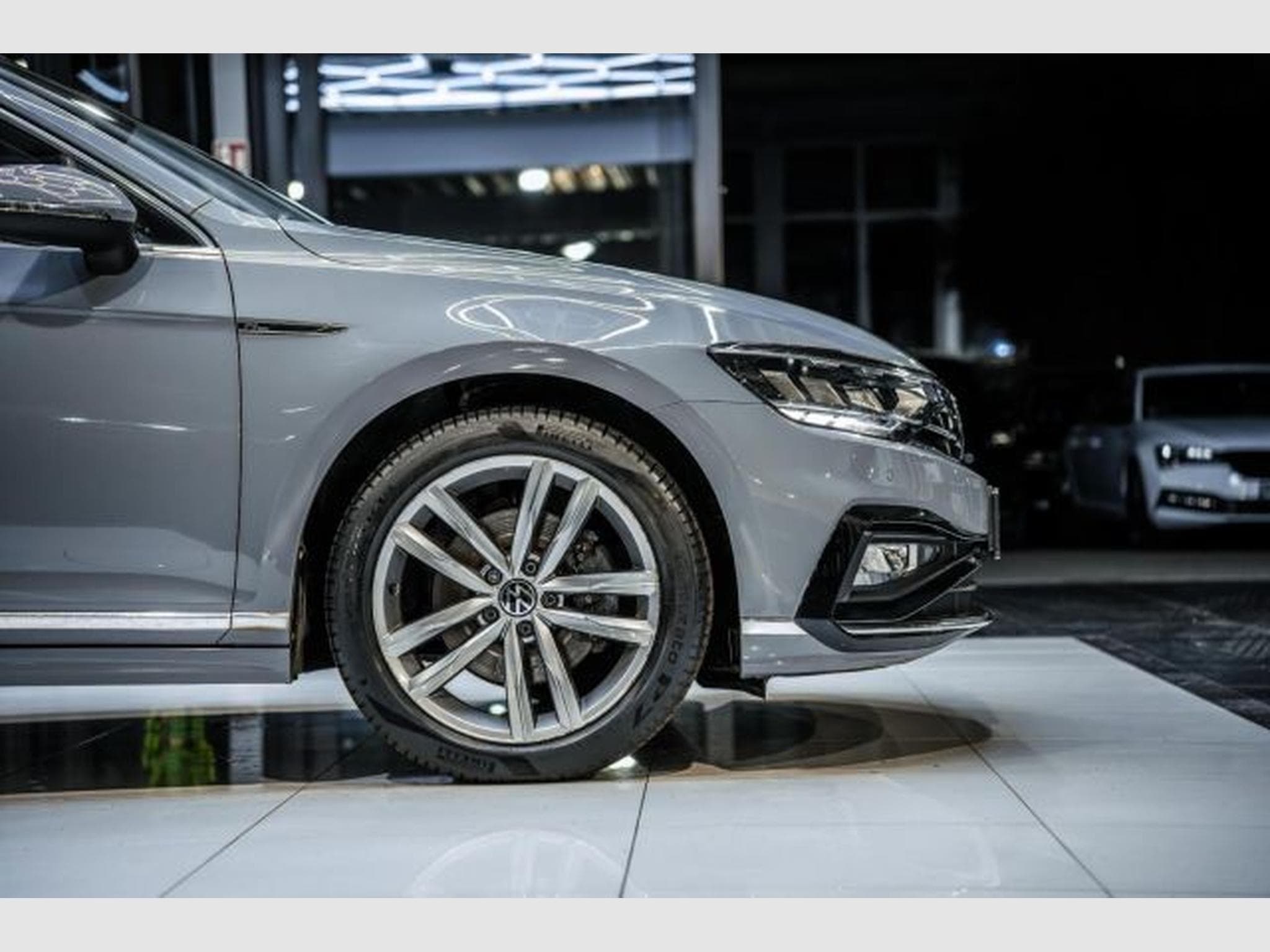 VW Passat Passat 2.0 TDI R-Line NAVI LED RFK ACC SHZG PDC (2022) - Photo 9