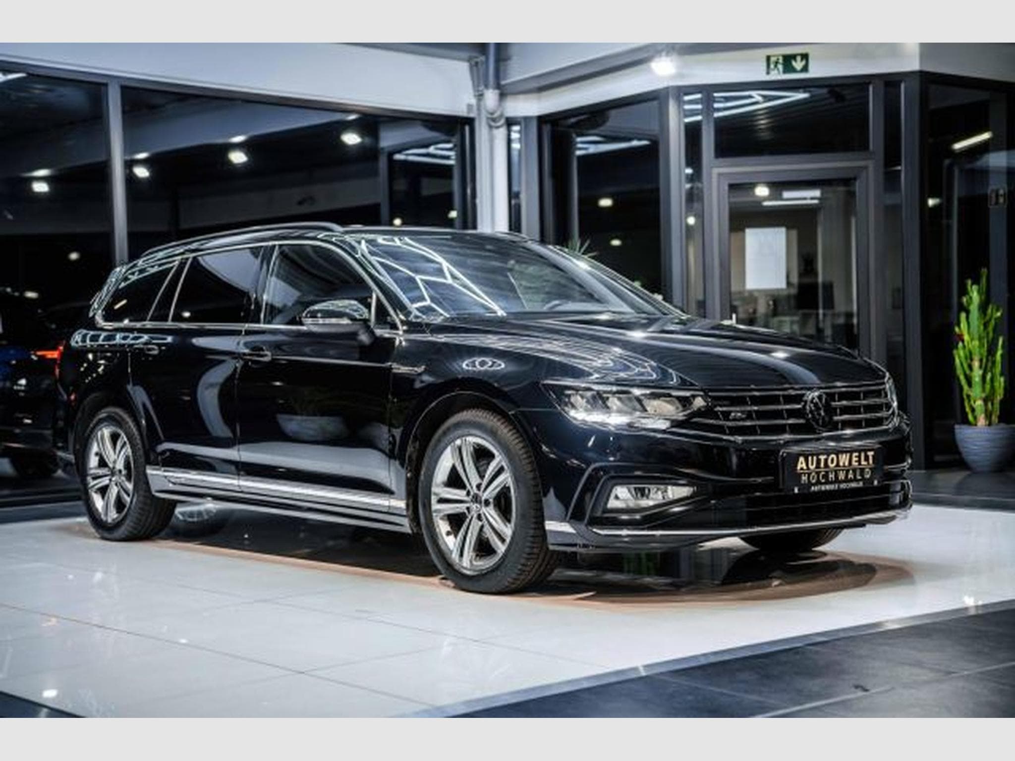VW Passat Passat Variant 2.0 TDI DSG 2xR-Line NAVI LED AHK (2023) - Photo 6