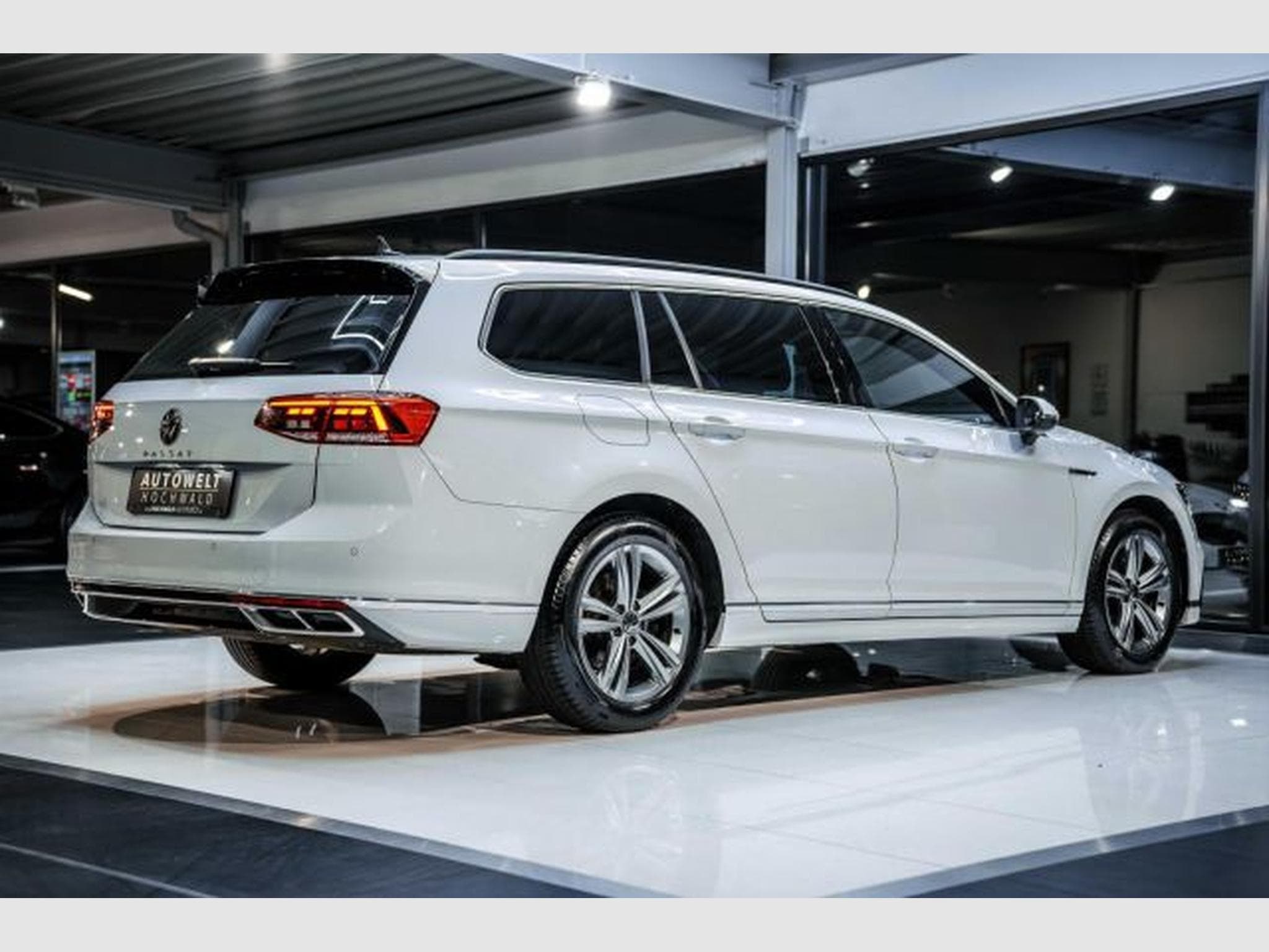 VW Passat Passat 2.0 TDI DSG 2x R-Line NAVI LED RFK ACC (2022) - Photo 12