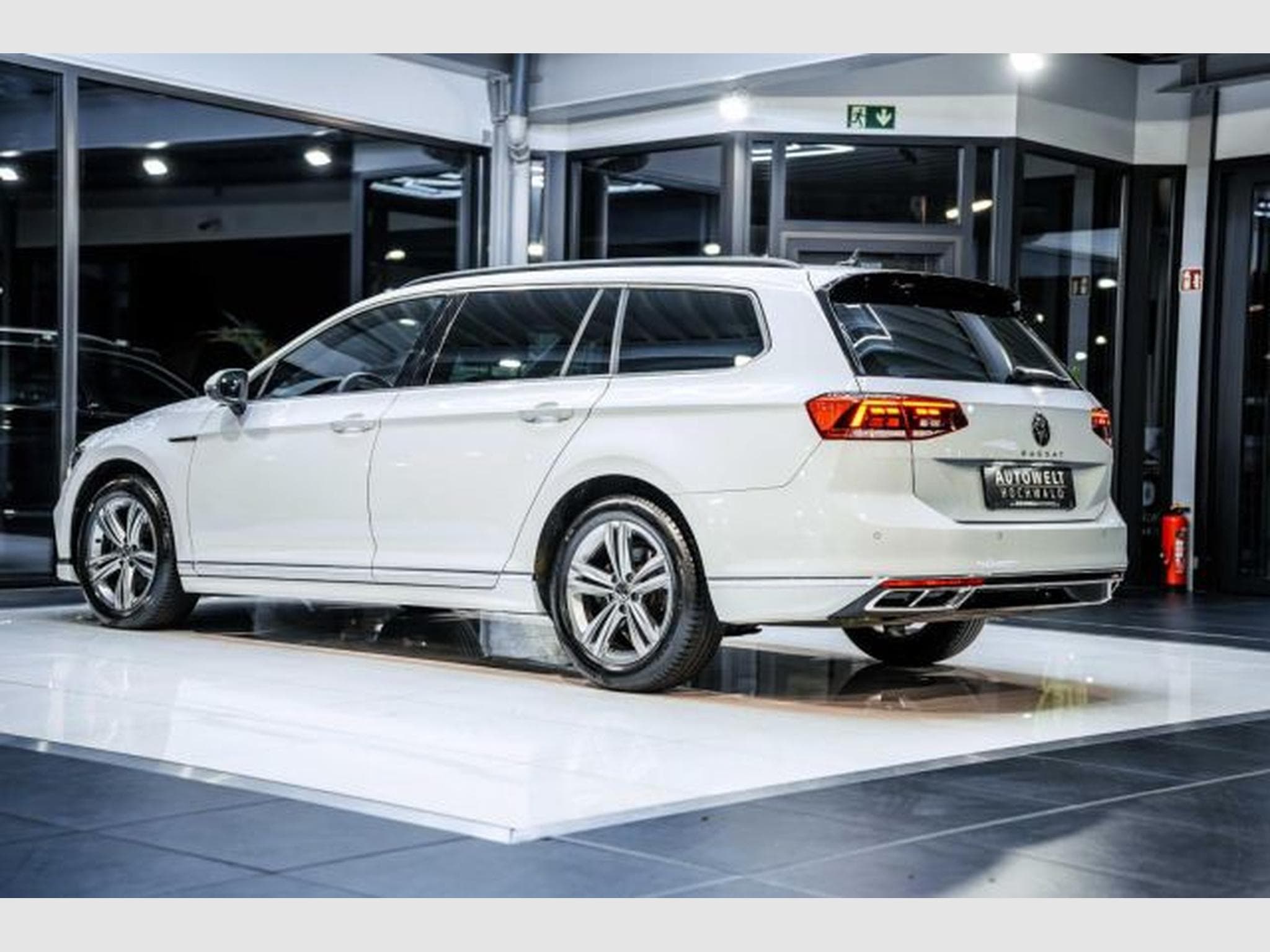 VW Passat Passat 2.0 TDI DSG 2x R-Line NAVI LED RFK ACC (2022) - Photo 14