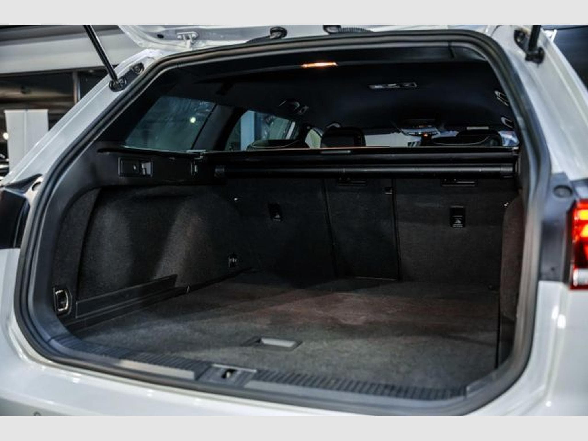 VW Passat Passat 2.0 TDI DSG 2x R-Line NAVI LED RFK ACC (2022) - Photo 15