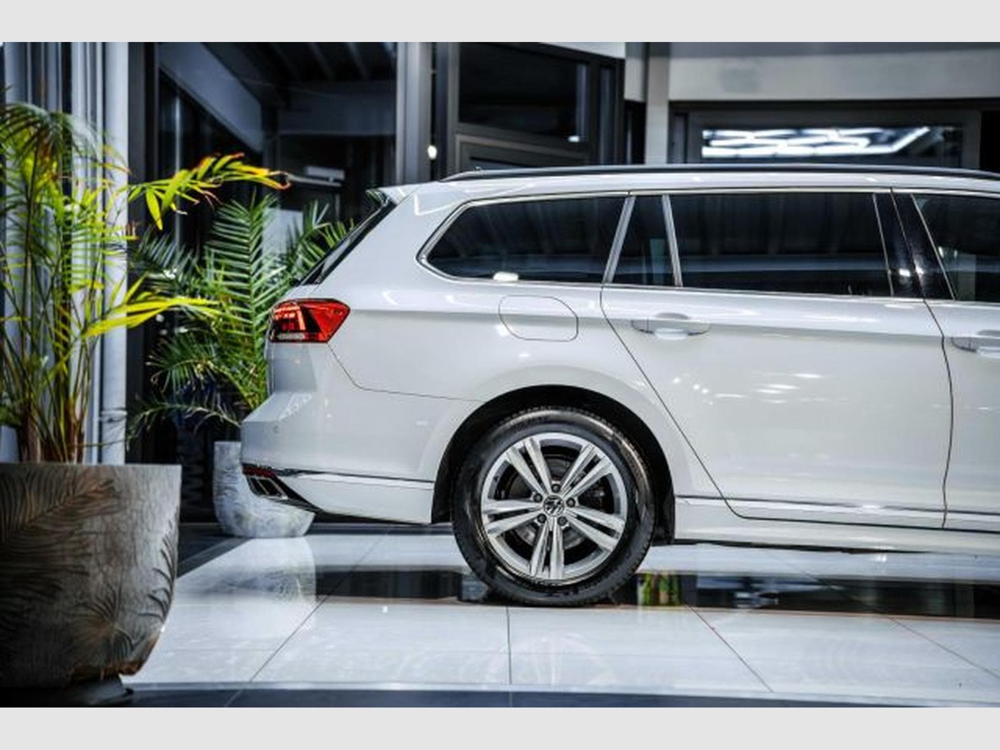 VW Passat Passat 2.0 TDI DSG 2x R-Line NAVI LED RFK ACC (2022) - Photo 8