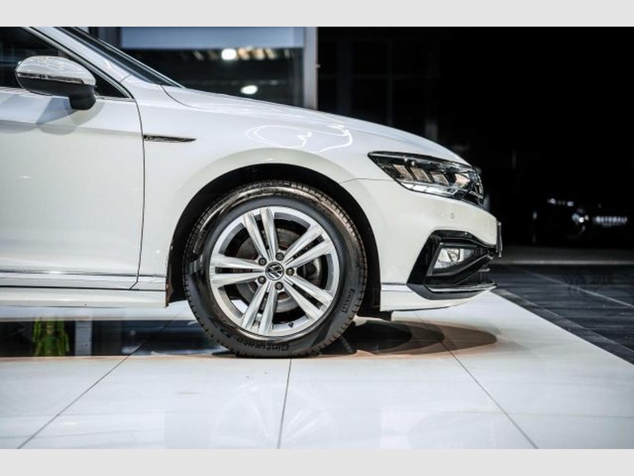 VW Passat Passat 2.0 TDI DSG 2x R-Line NAVI LED RFK ACC (2022) - Photo 9