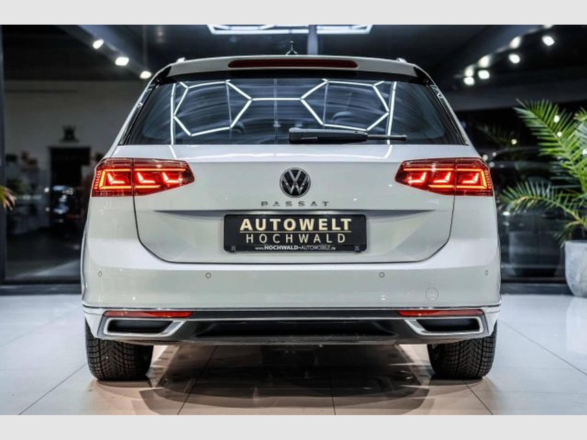 VW Passat Passat 2.0 TDI DSG R-Line Elegance NAVI AHK PANO (2024) - Photo 10