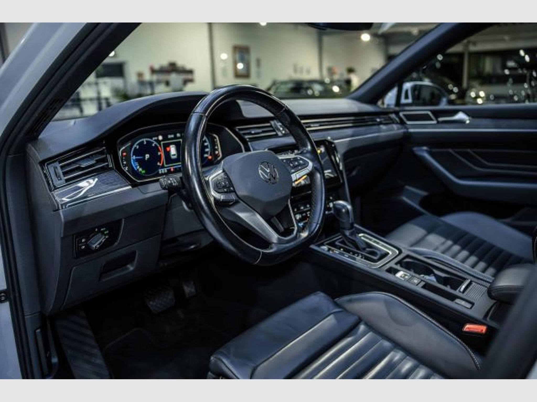 VW Passat Passat 2.0 TDI DSG R-Line Elegance NAVI AHK PANO (2024) - Photo 15