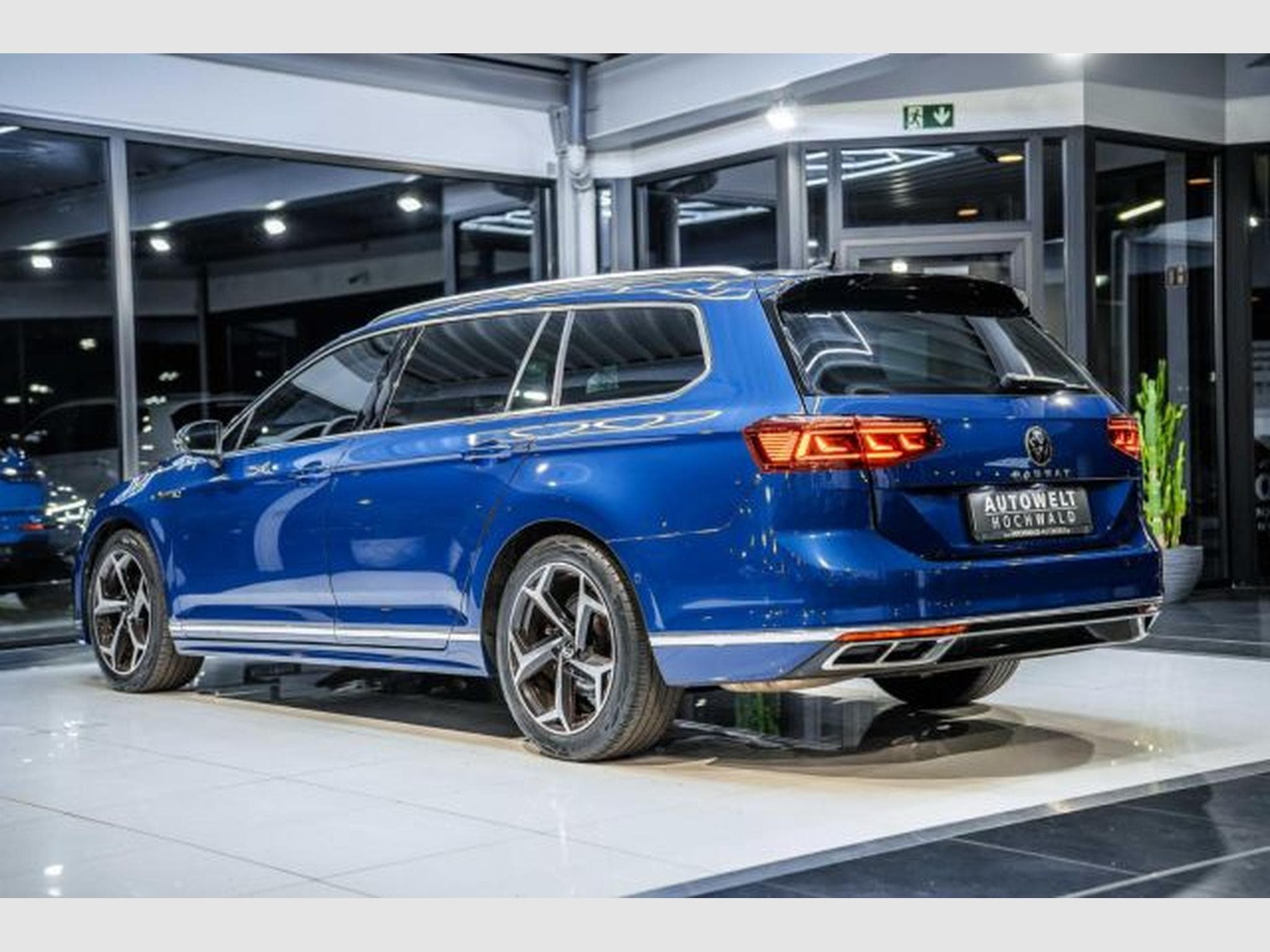 VW Passat Passat 2.0 TDI DSG 3x R-Line NAVI AHK H&amp;K IQ-LED (2023) - Photo 14