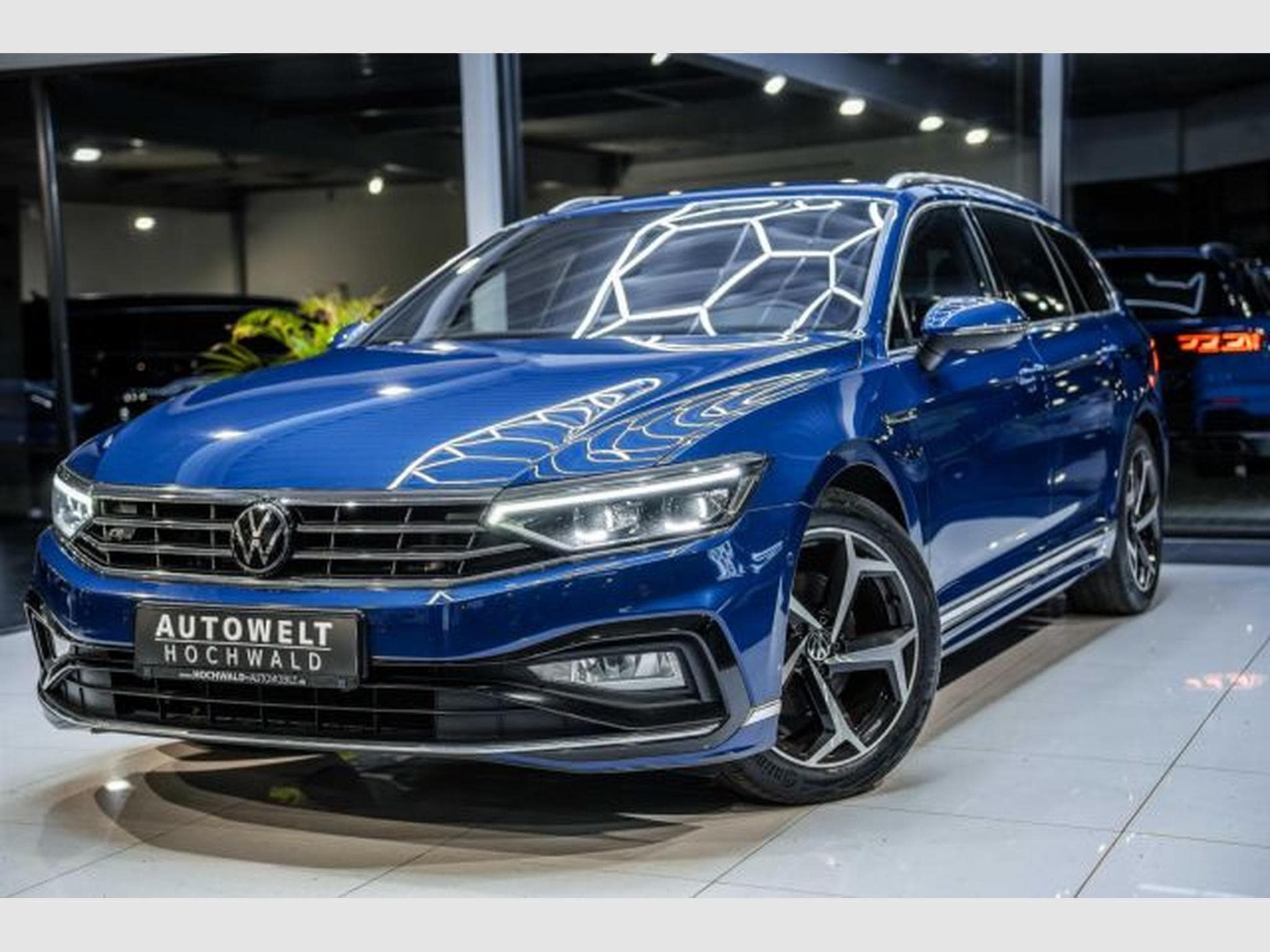 VW Passat Passat 2.0 TDI DSG 3x R-Line NAVI AHK H&amp;K IQ-LED (2023) - Photo 2