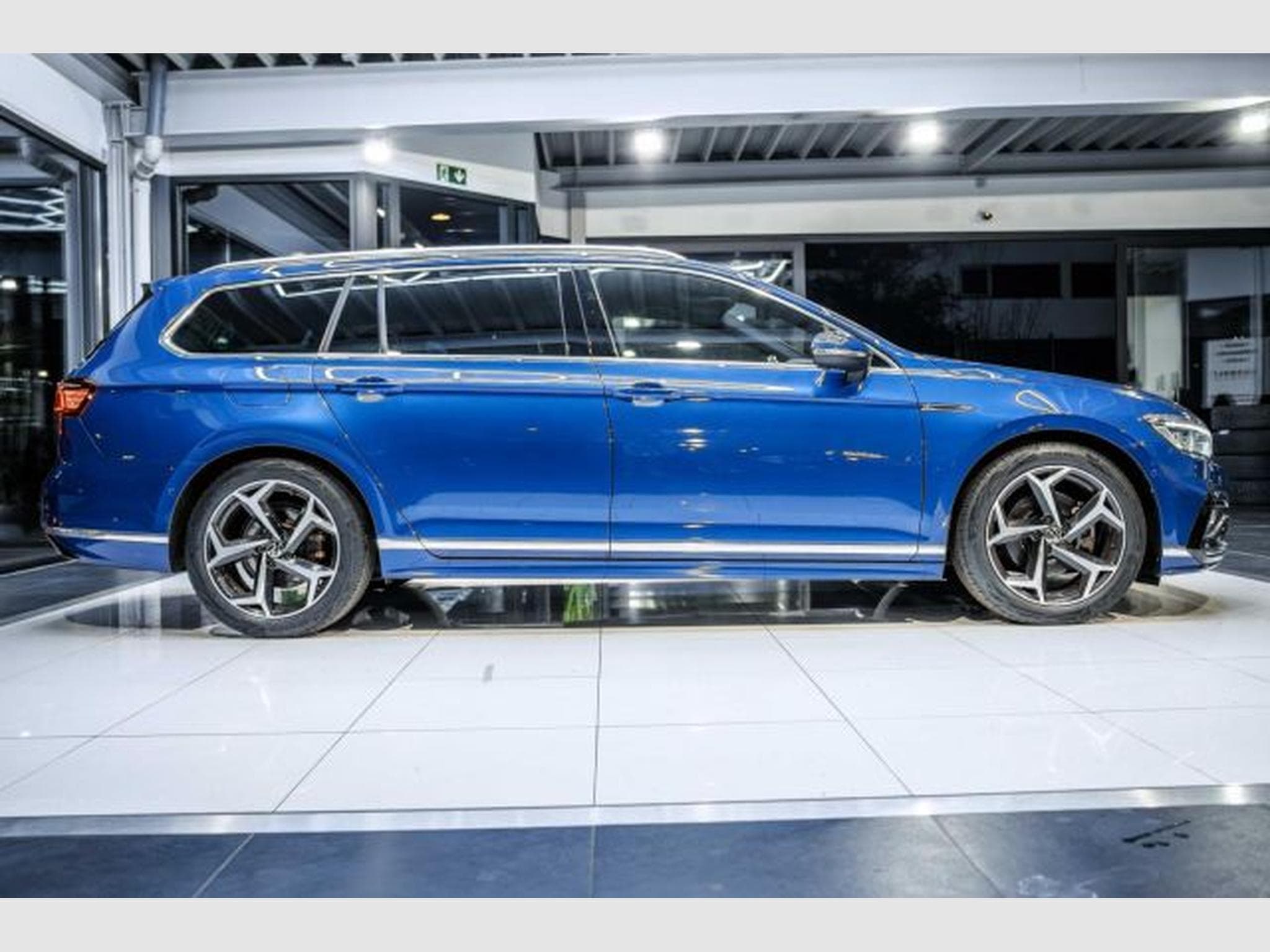 VW Passat Passat 2.0 TDI DSG 3x R-Line NAVI AHK H&amp;K IQ-LED (2023) - Photo 7