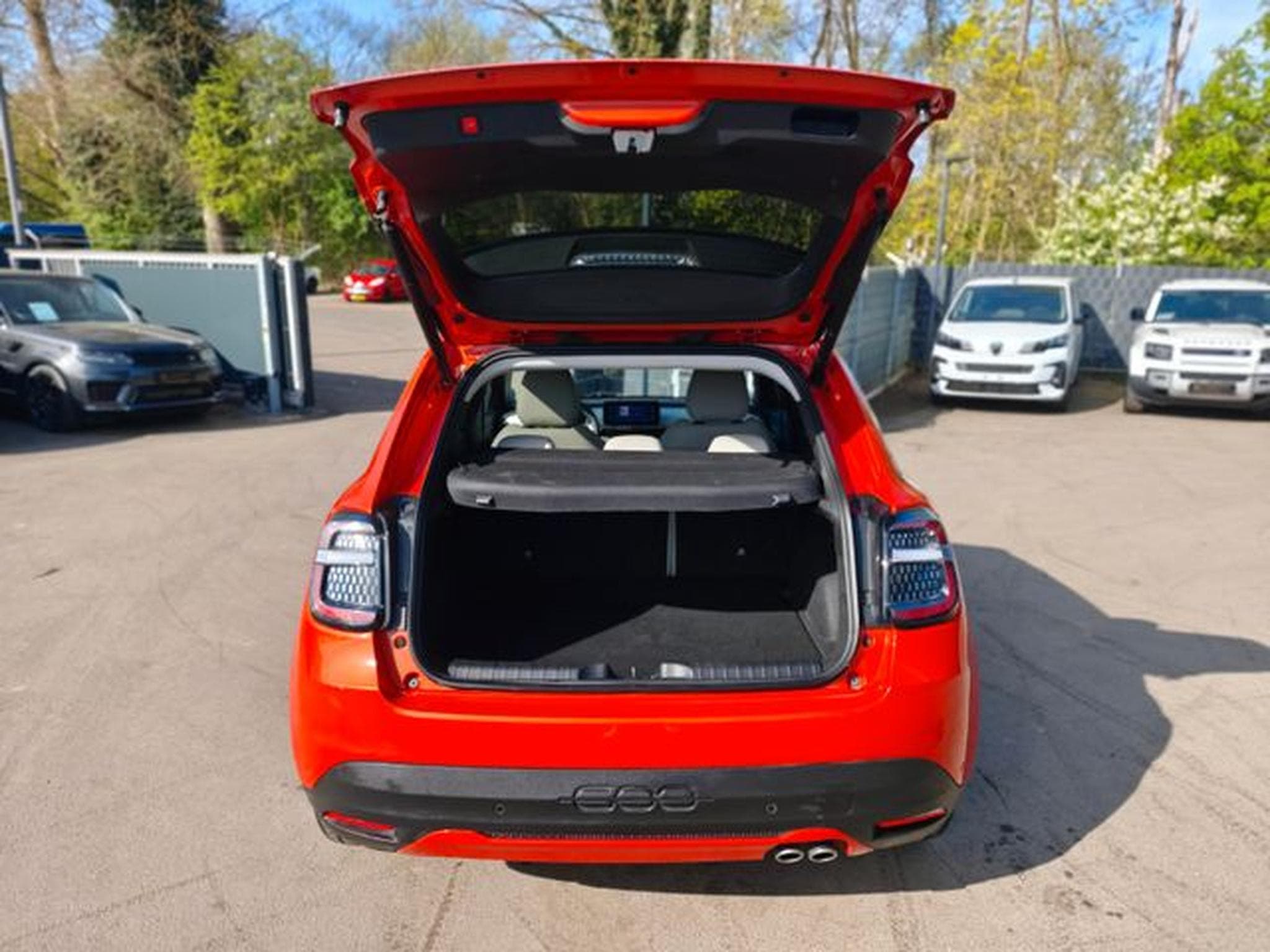 Fiat 600 600 HYBRID LA PRIMA *1.HAND*LED*NAVI*360°*LEDER* (2024) - Foto 9