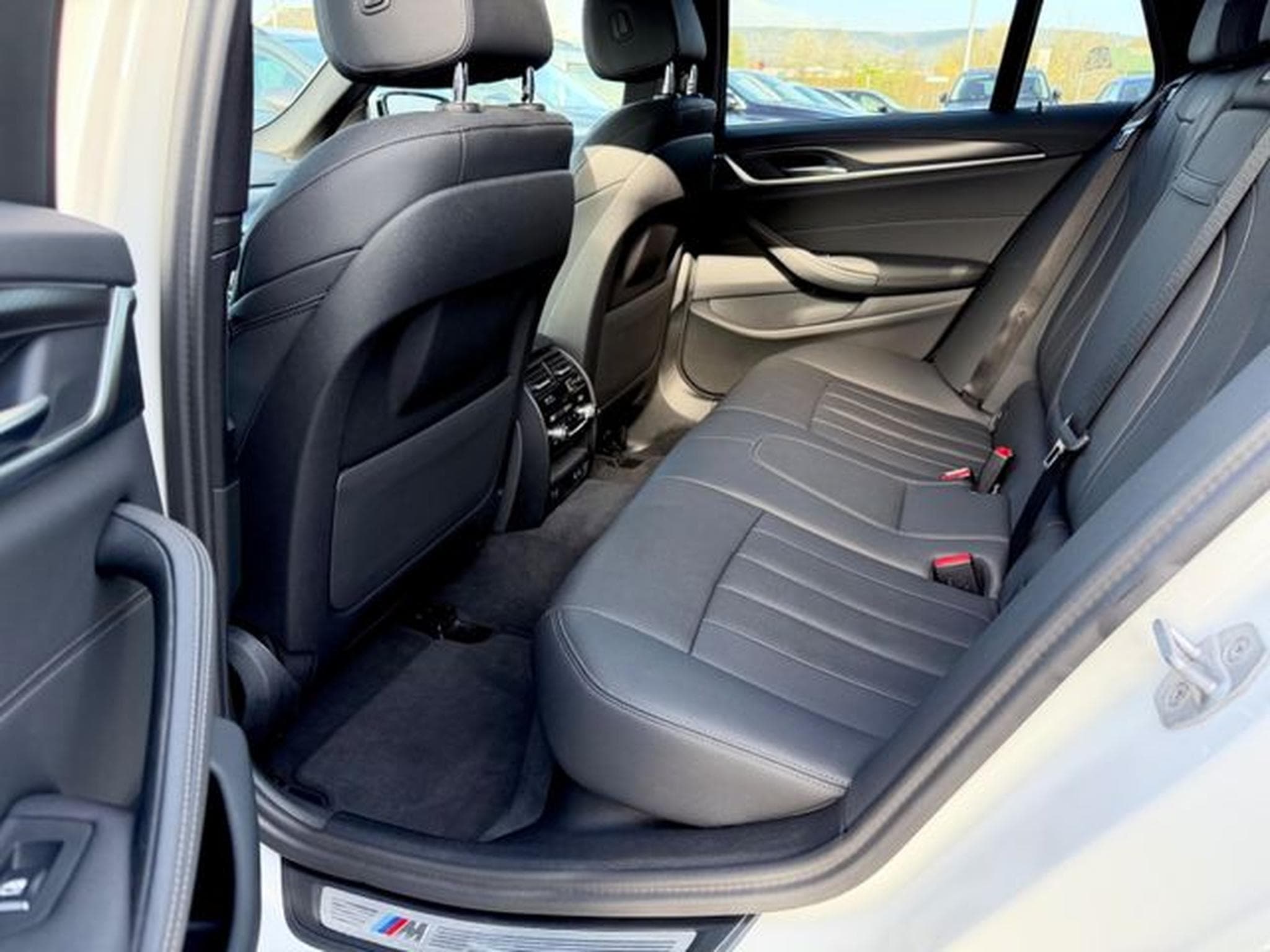 BMW 530 530d xDrive Touring M Sport Paket (2023) - Foto 14