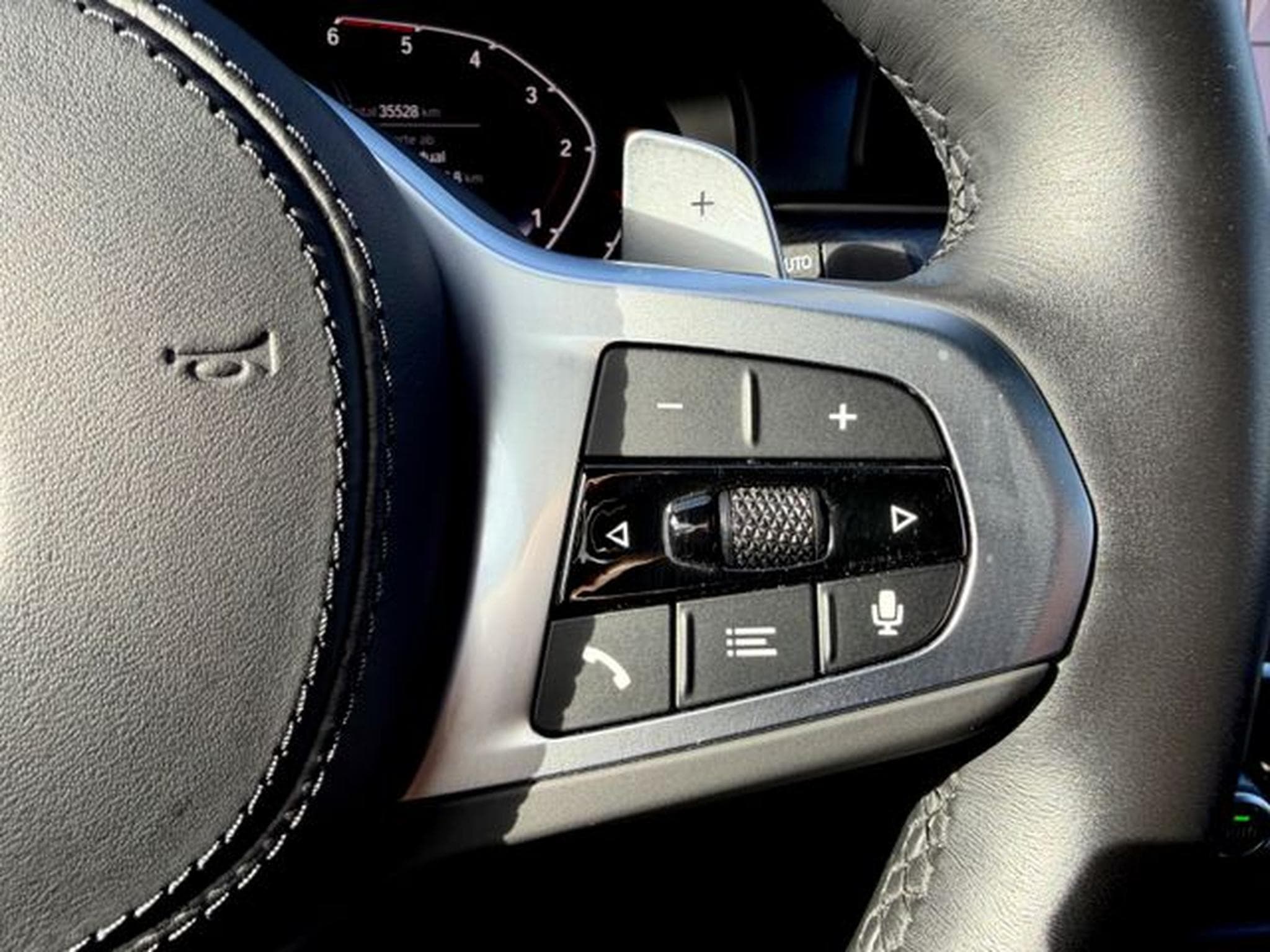 BMW 530 530d xDrive Touring M Sport Paket (2023) - Foto 17