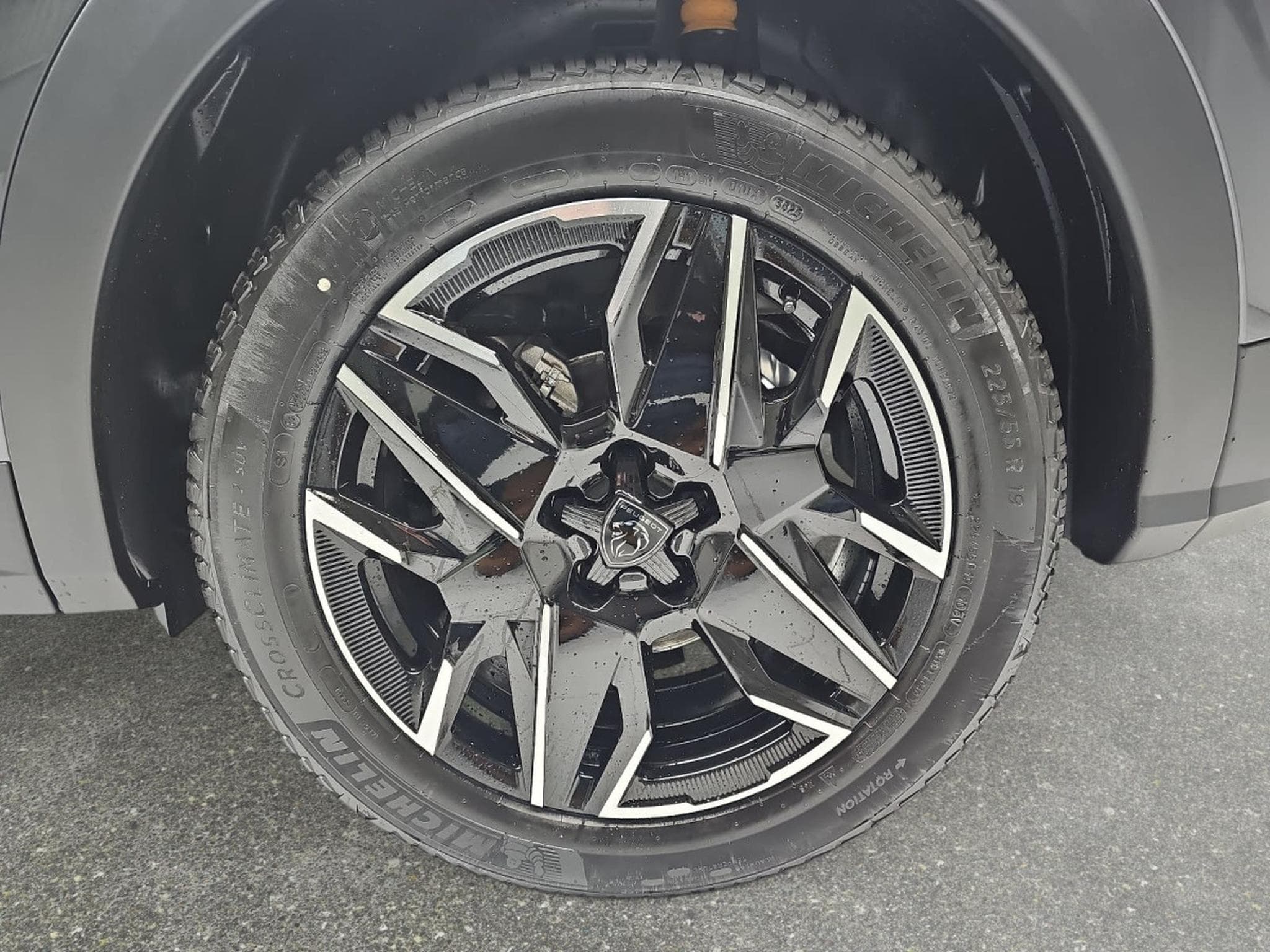 Peugeot 3008 1.2 Hybrid 145 E-DSC6 GT (2025) - Photo 6