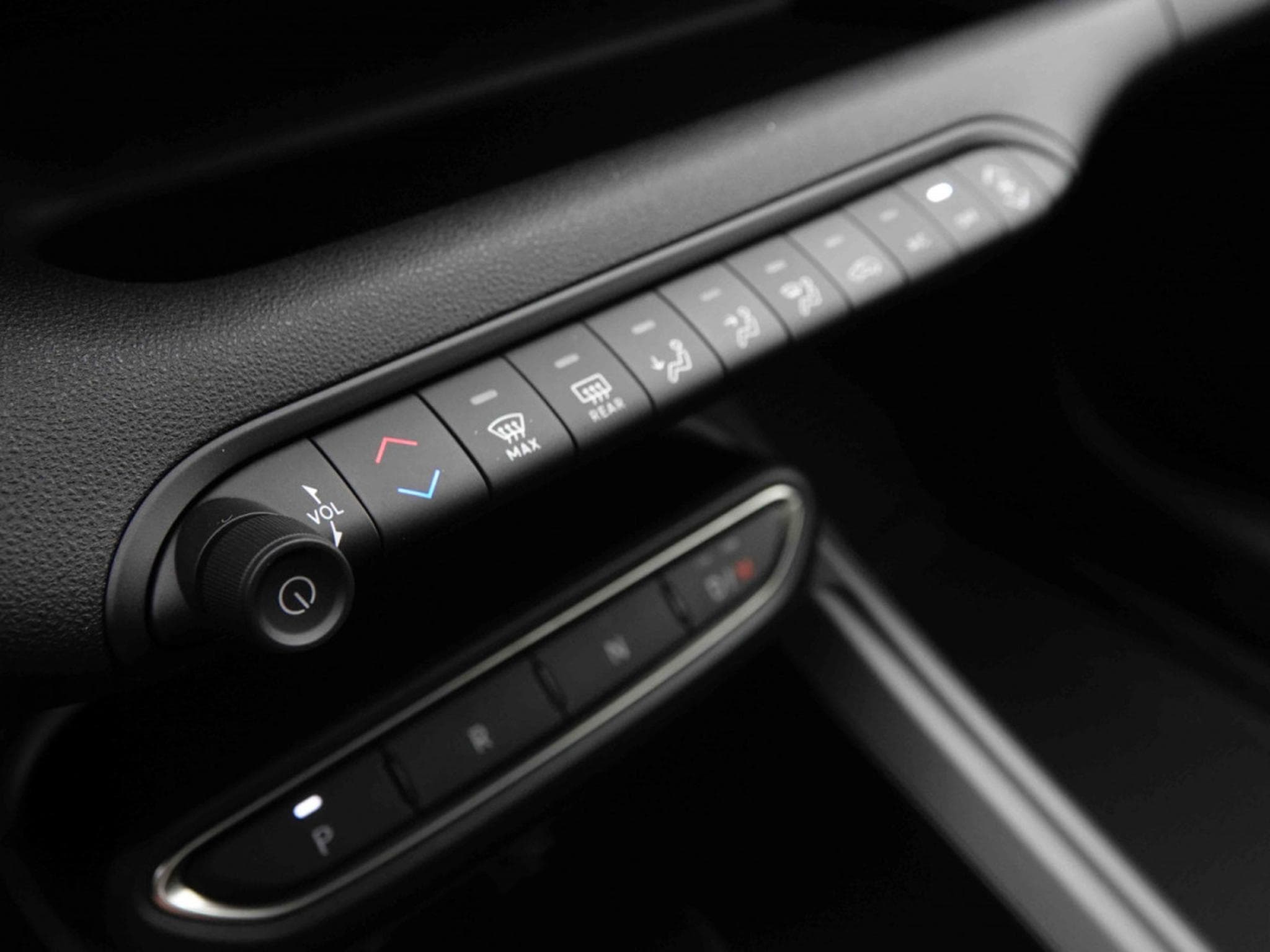 Jeep Avenger 1.2 MHEV DCT Longitide (2025) - Foto 13