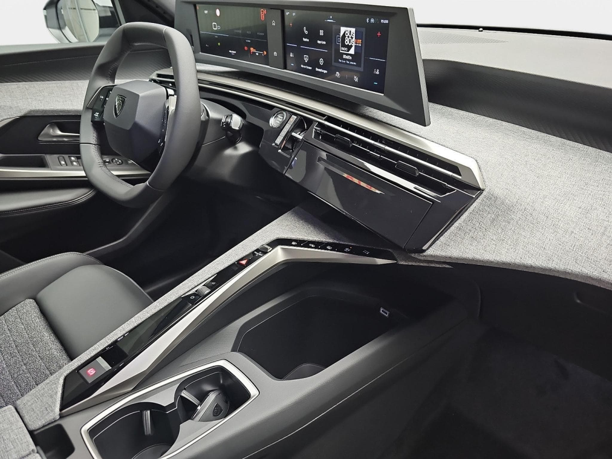 Peugeot 3008 1.2 Hybrid 145 E-DSC6 Allure (2025) - Photo 13