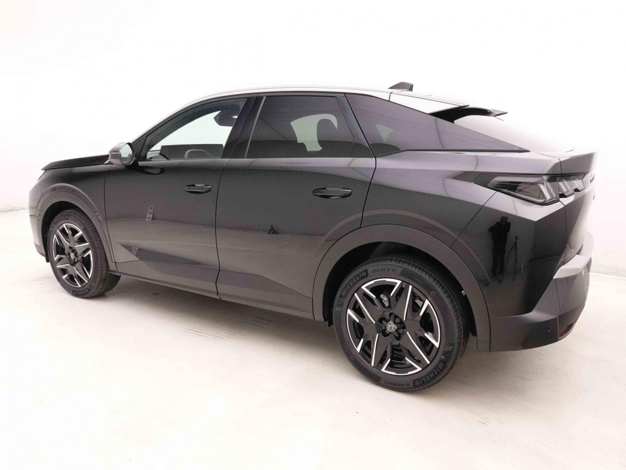 Peugeot 3008 1.2 Hybrid 145 E-DSC6 Allure (2025) - Photo 2