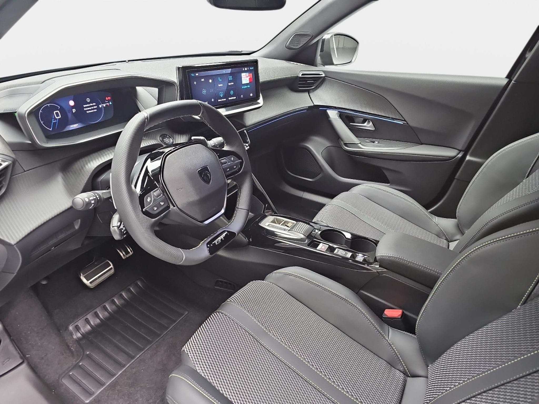 Peugeot 2008 1.2 Hybrid 145 E-DSC6 GT (2025) - Photo 18