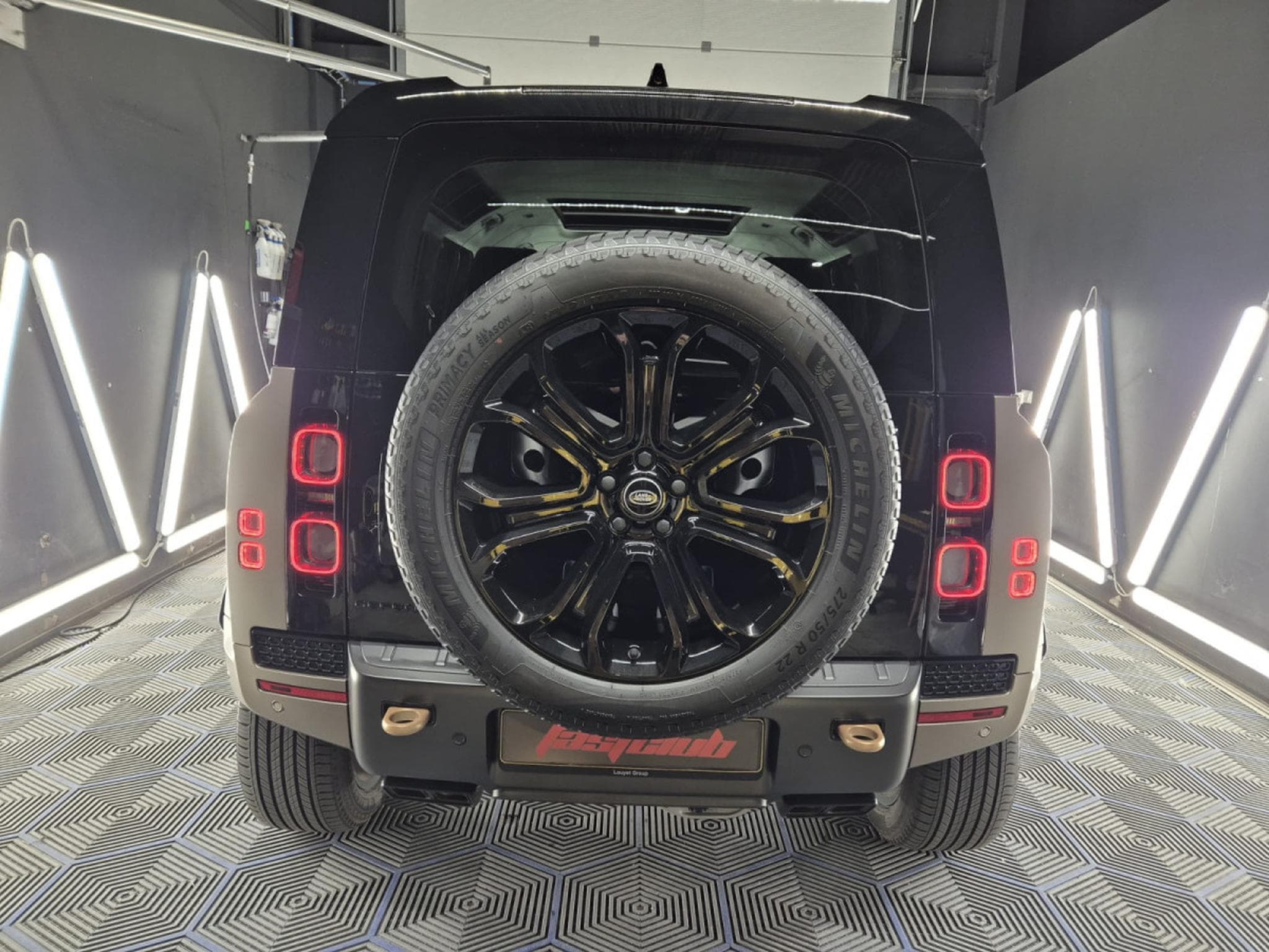 Land-Rover Defender V8 4.4 P635 110 OCTA Petra Copper SHZ LEDER KAMERA*PANO*MERI (2025) - Photo 12