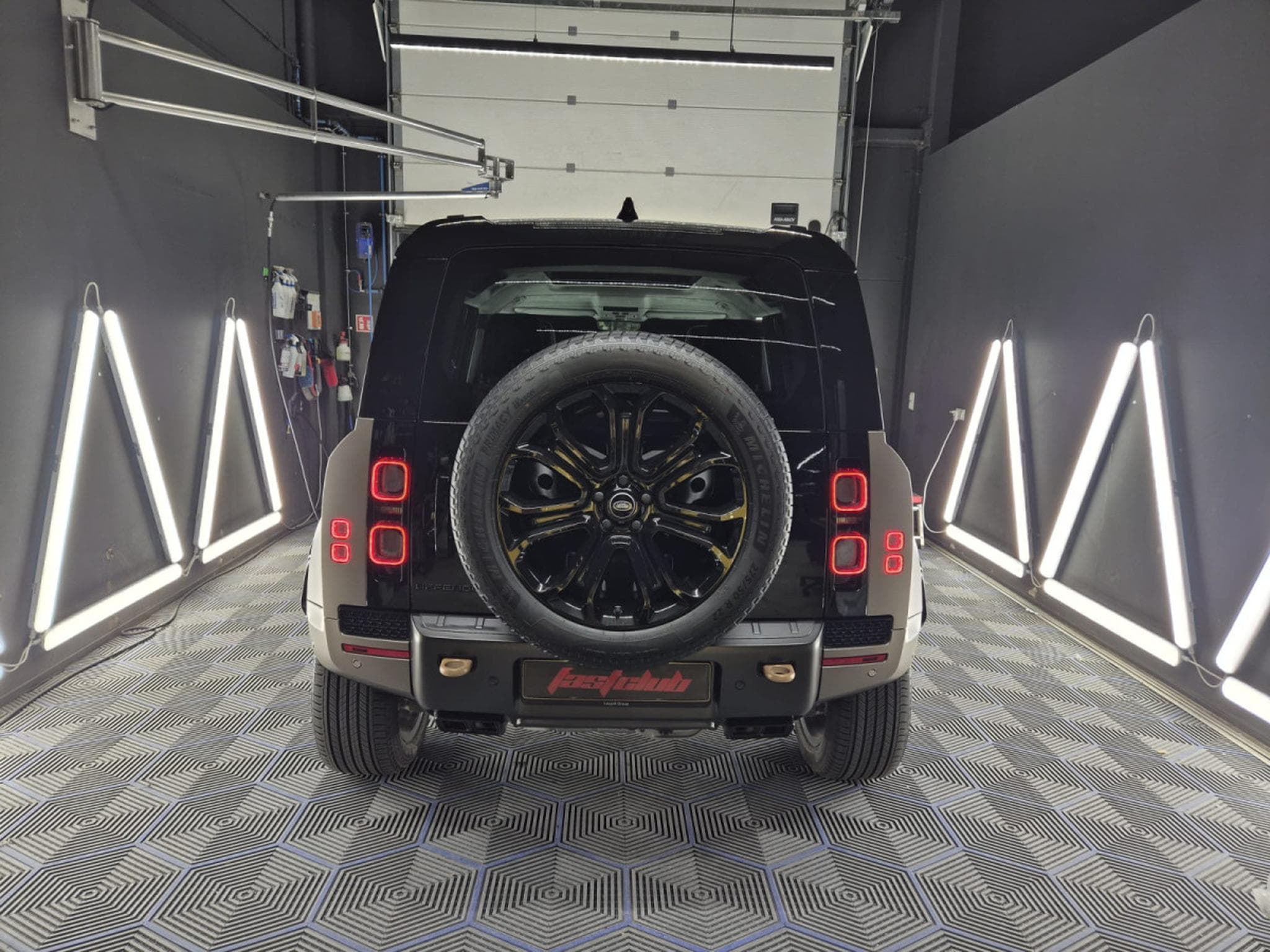 Land-Rover Defender V8 4.4 P635 110 OCTA Petra Copper SHZ LEDER KAMERA*PANO*MERI (2025) - Photo 13