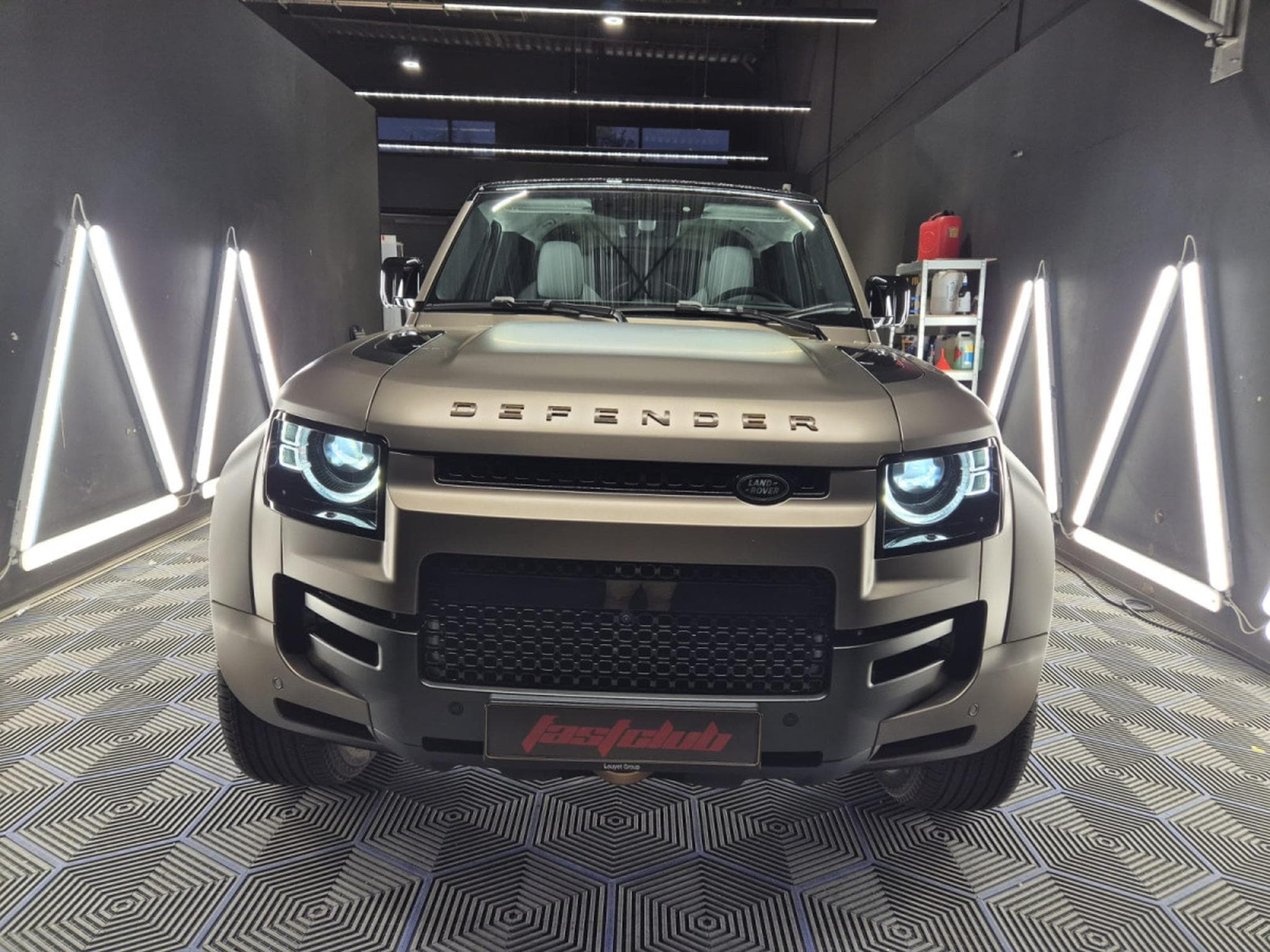 Land-Rover Defender V8 4.4 P635 110 OCTA Petra Copper SHZ LEDER KAMERA*PANO*MERI (2025) - Photo 2