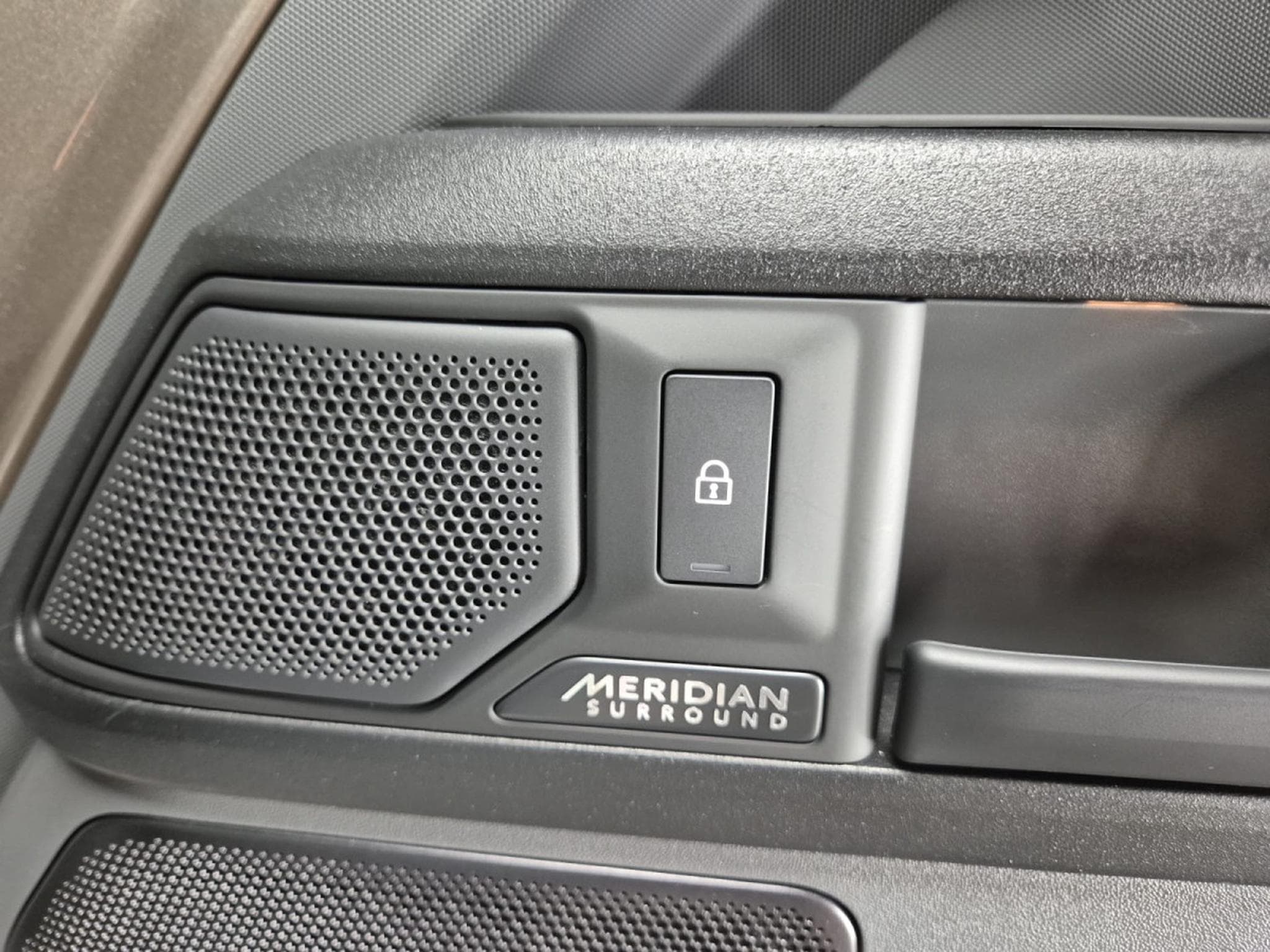 Land-Rover Defender V8 4.4 P635 110 OCTA Petra Copper SHZ LEDER KAMERA*PANO*MERI (2025) - Photo 22