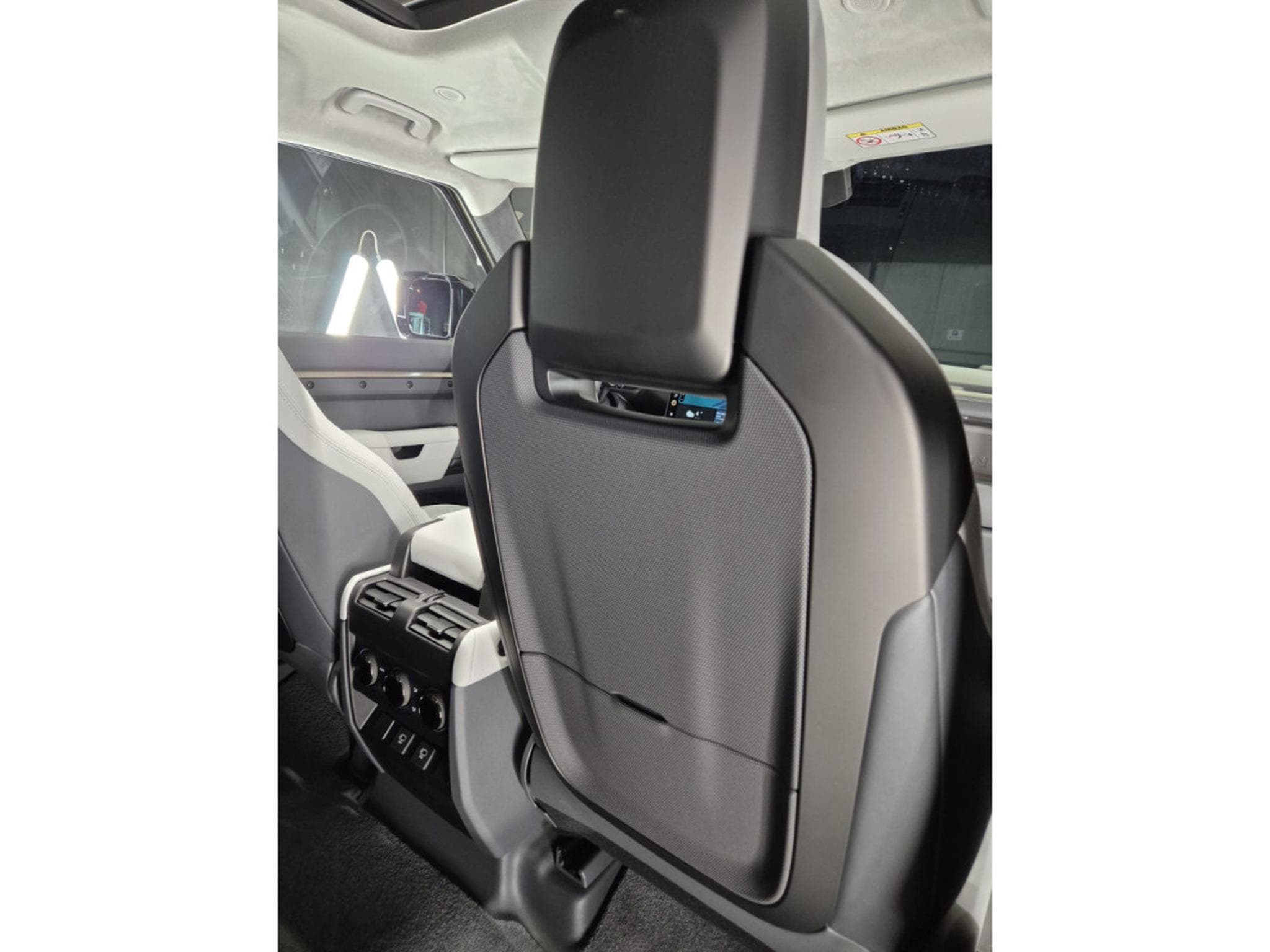 Land-Rover Defender V8 4.4 P635 110 OCTA Petra Copper SHZ LEDER KAMERA*PANO*MERI (2025) - Photo 23