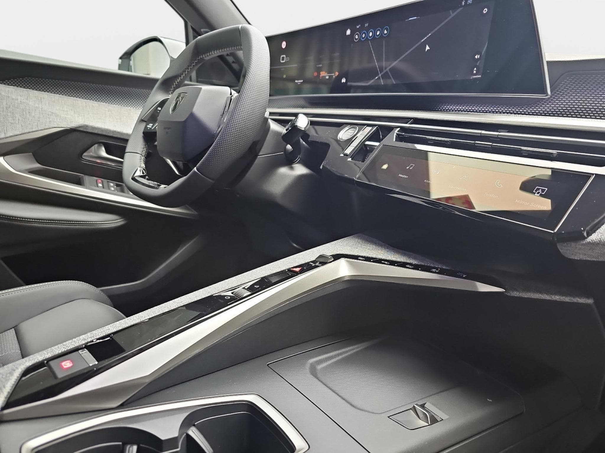 Peugeot 5008 1.2 PureTech 146 e-DSC6 GT (2025) - Photo 15