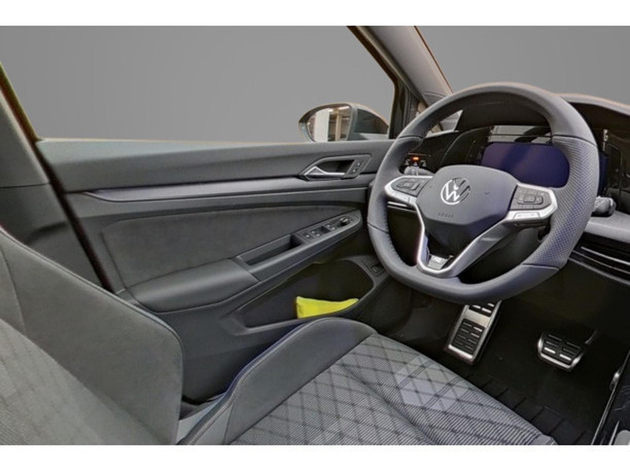 VW Golf 1.5 eTSI mHEV 150 DSG R-Line (2025) - Photo 9