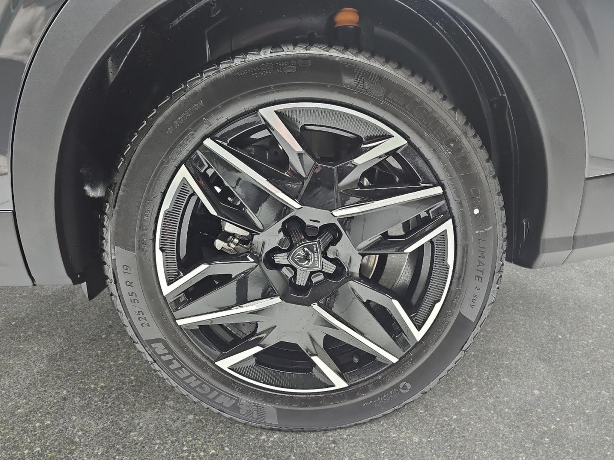 Peugeot 5008 1.2 PureTech 146 e-DSC6 ALLURE (2025) - Photo 6