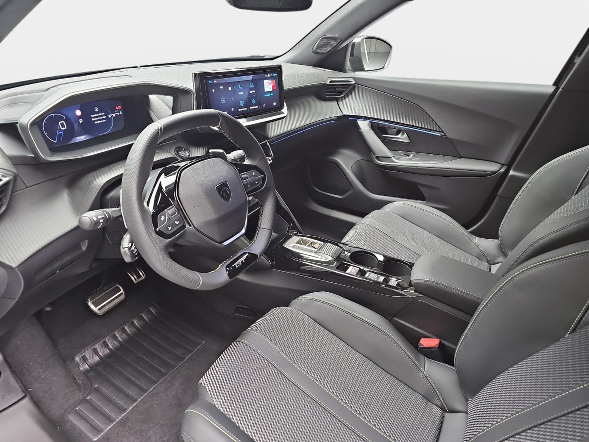 Peugeot 2008 1.2 Hybrid 145 E-DSC6 GT (2025) - Photo 18