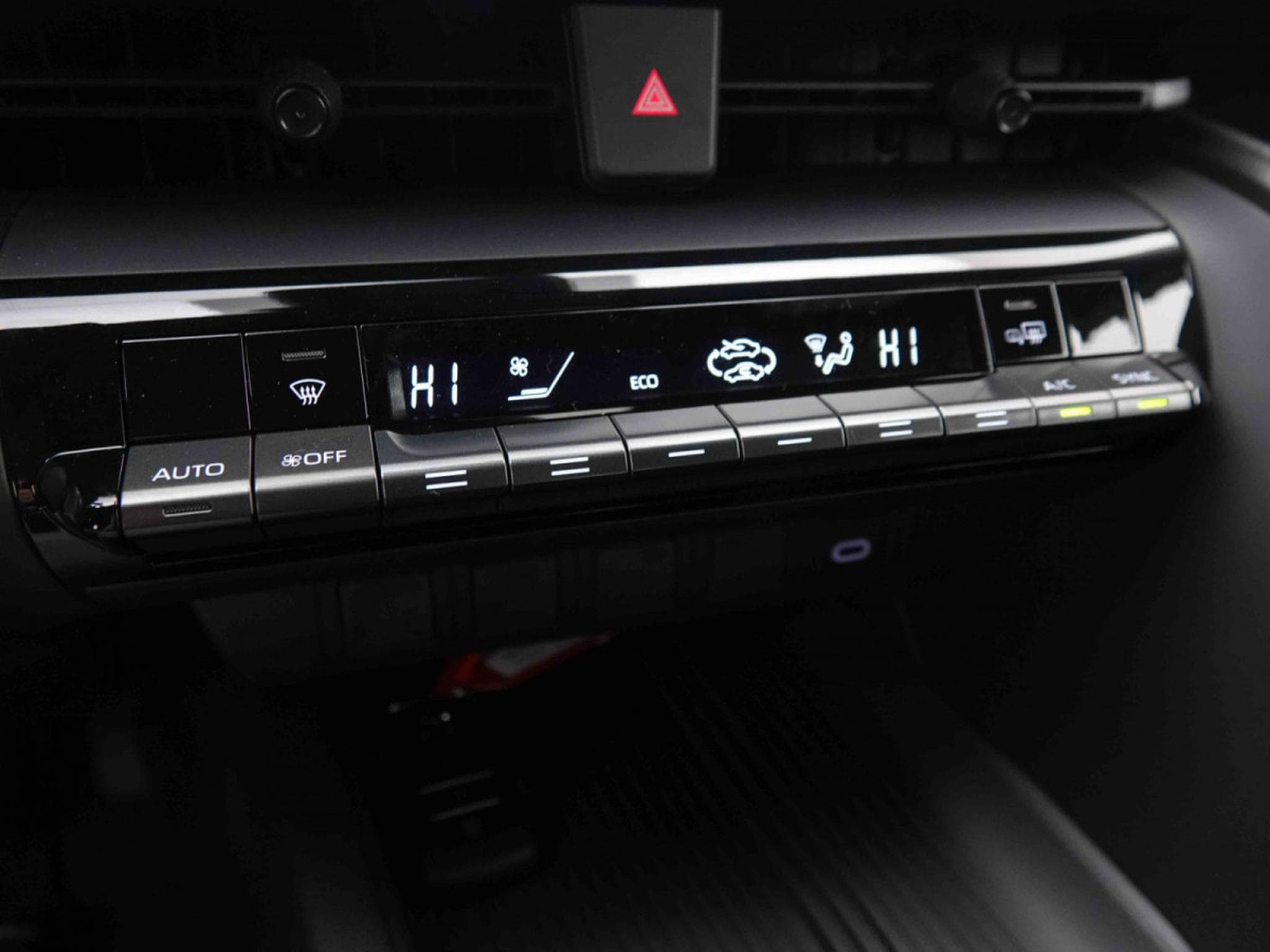 Toyota C-HR 1.8 VVT-i 140 Hybride Dynamic (2025) - Photo 10