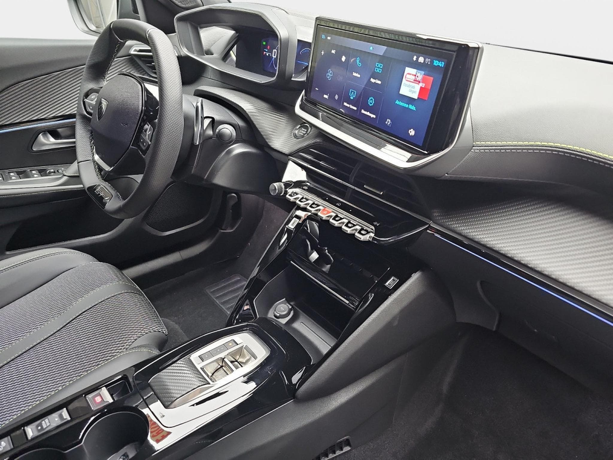 Peugeot 2008 1.2 Hybrid 145 E-DSC6 GT (2025) - Photo 15