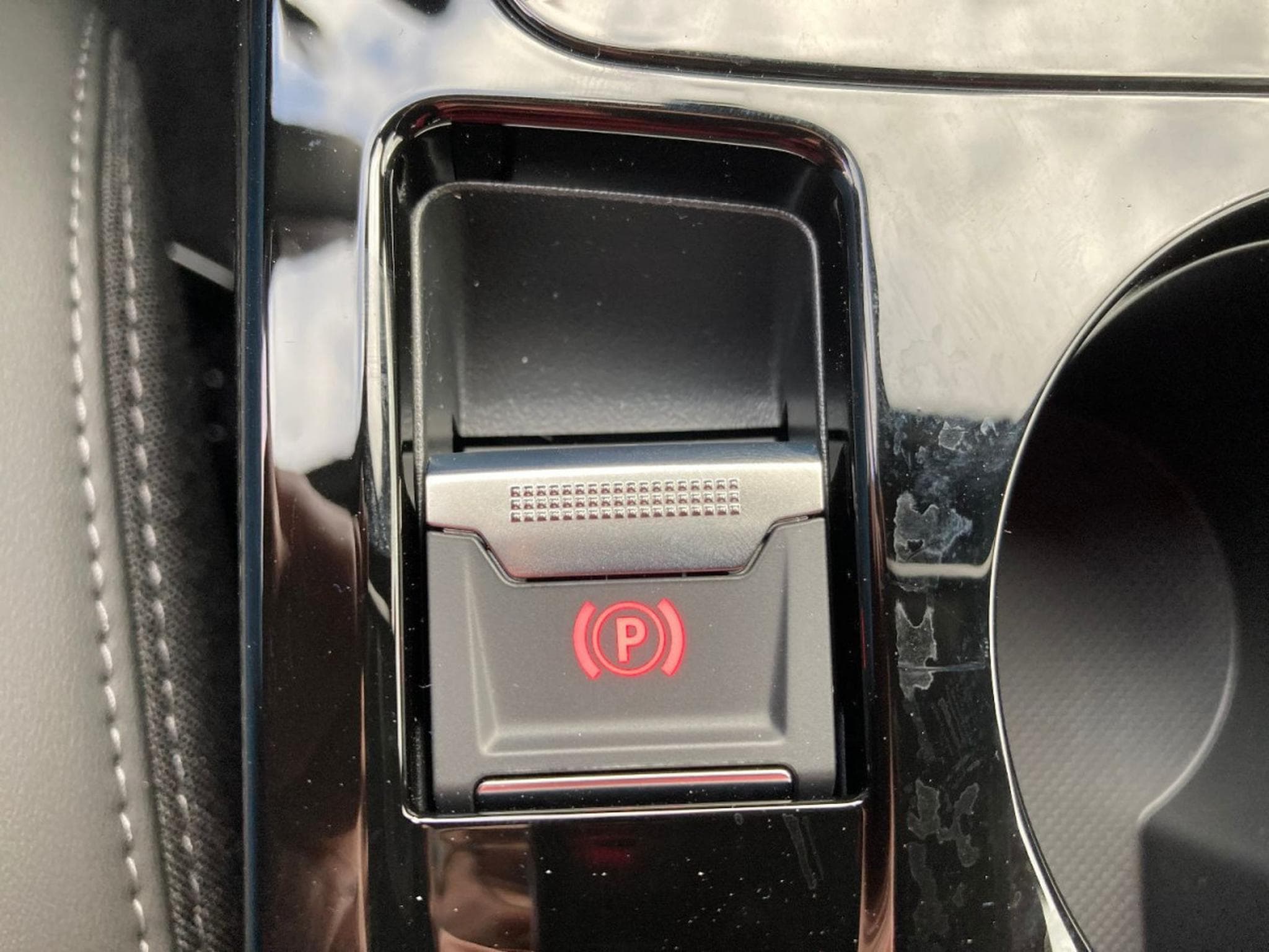 Peugeot 2008 1.2 Hybrid 145 E-DSC6 GT (2025) - Photo 16