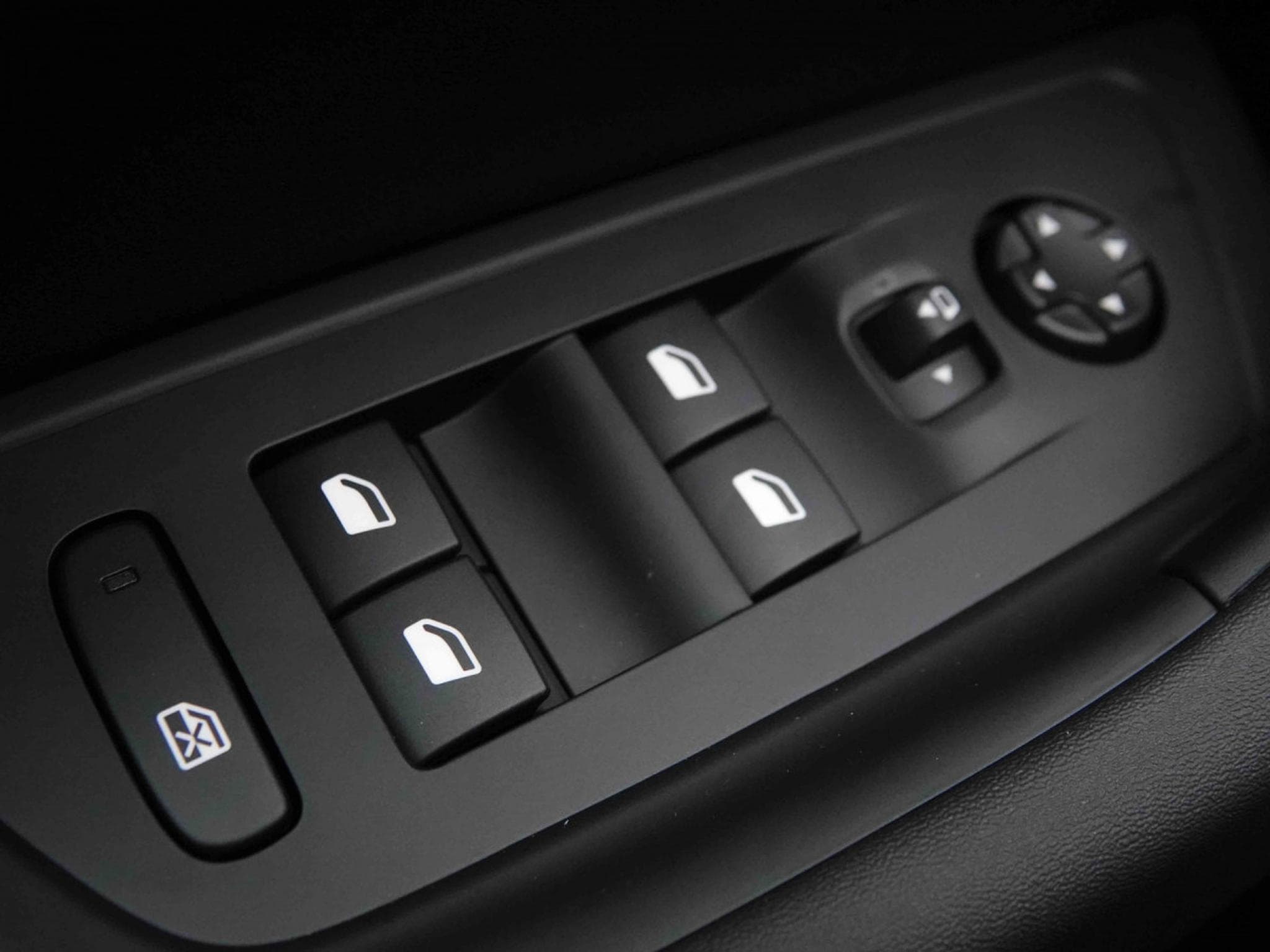 Peugeot 508 1.6 PHEV 225 EAT8 Allure (2025) - Photo 14