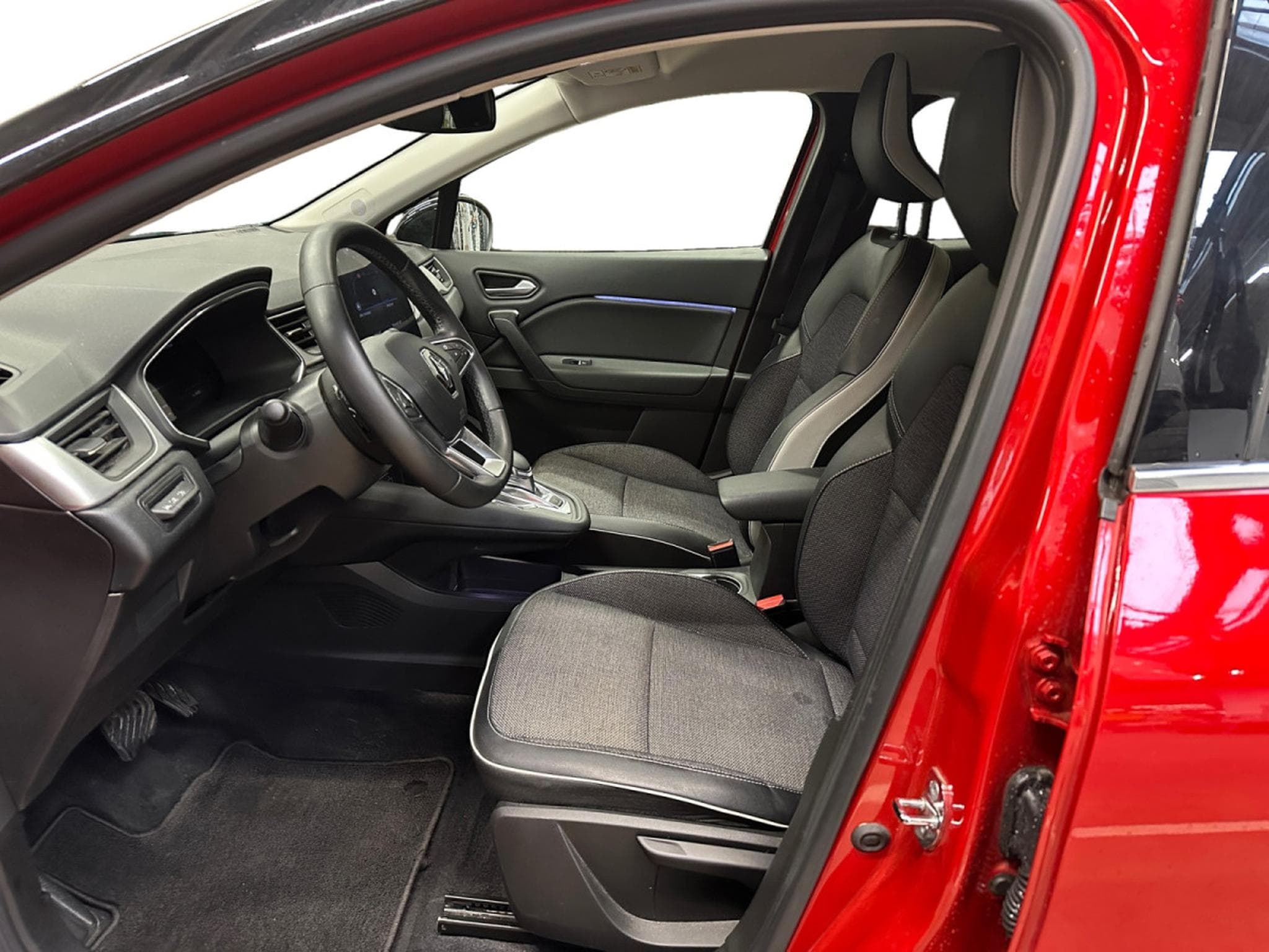 Renault Captur 1.33 TCe MHEV Techno140 EDC GPF (2023) - Photo 6