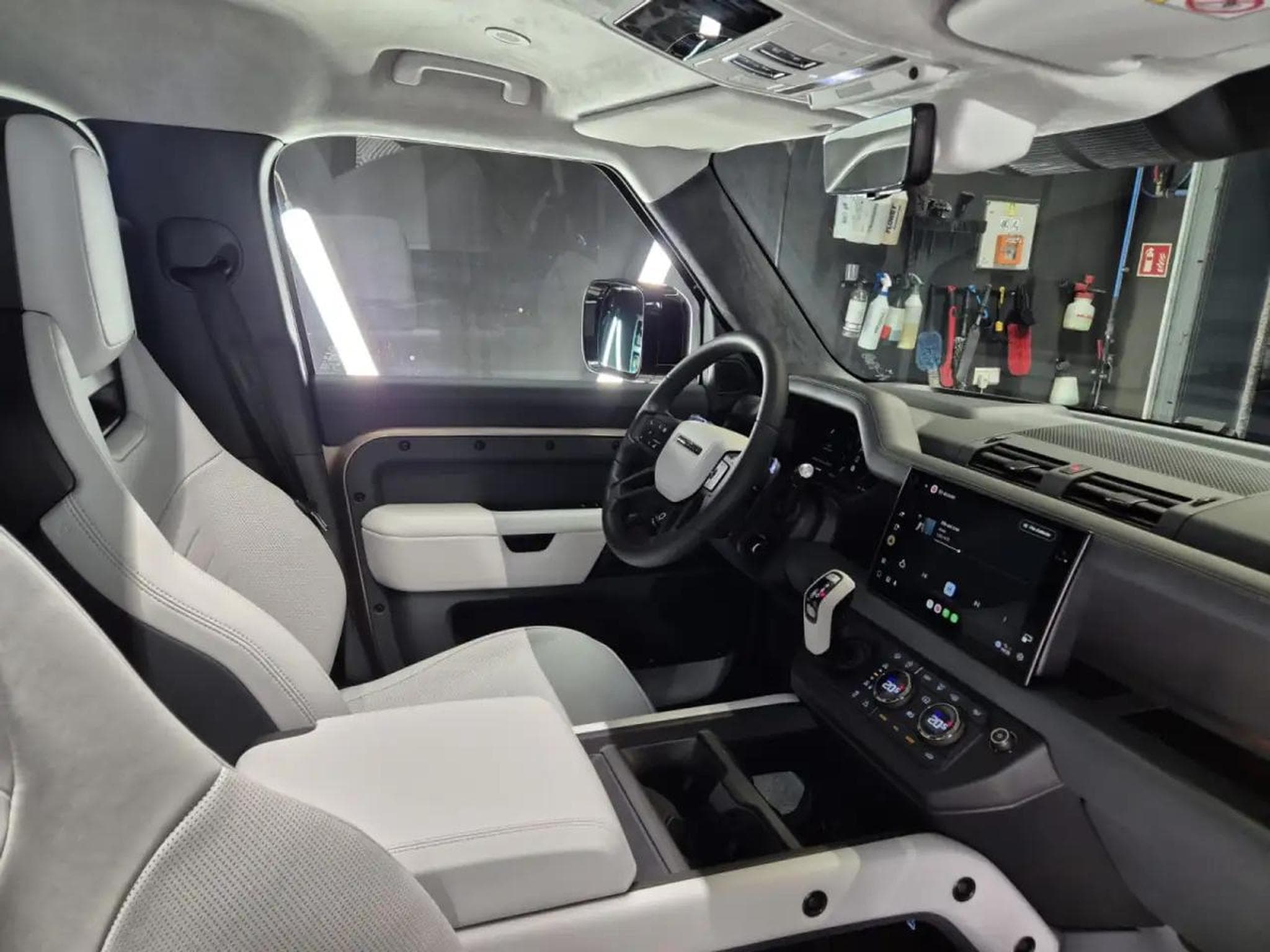 Land-Rover Defender (2025) - Photo 15