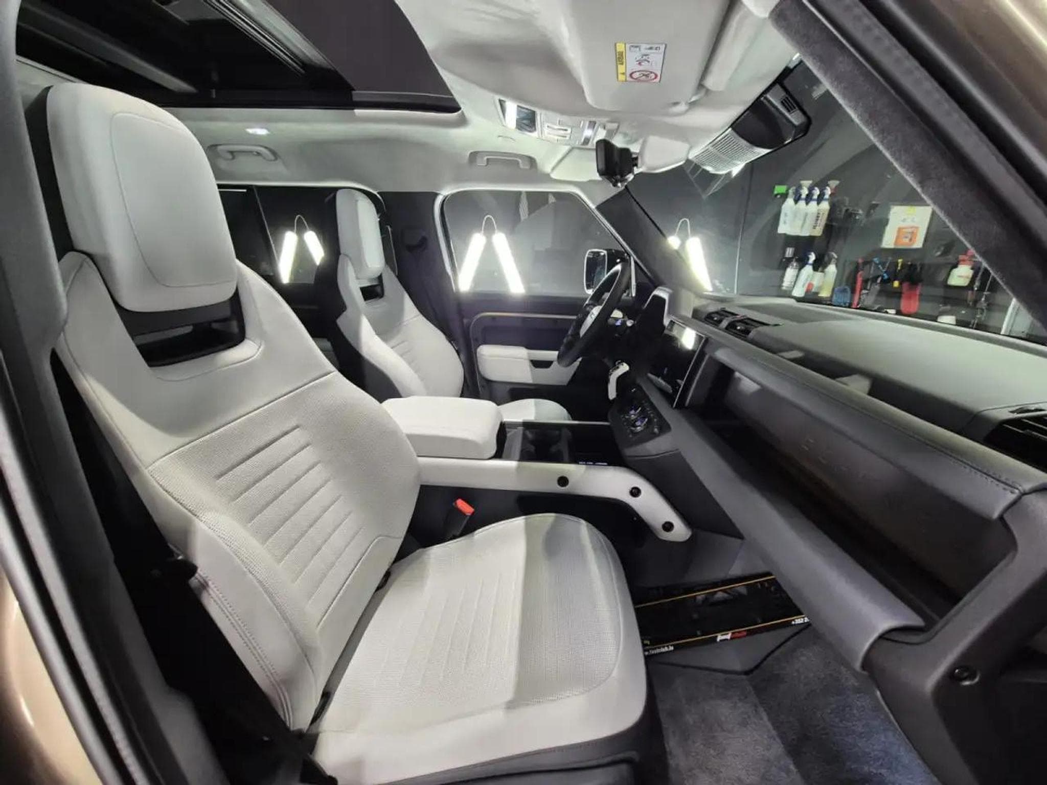 Land-Rover Defender (2025) - Photo 16