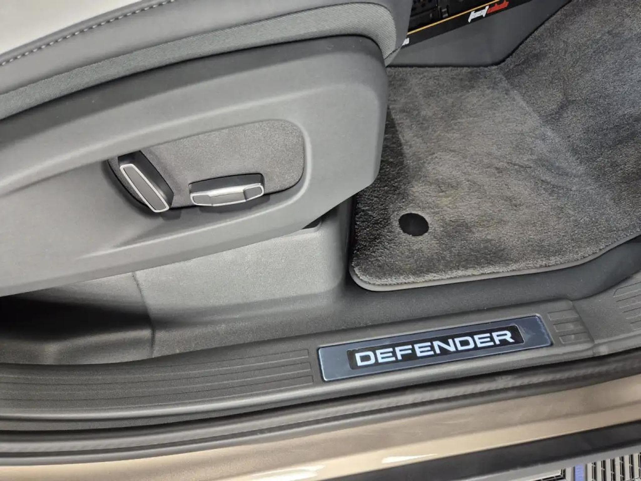 Land-Rover Defender (2025) - Photo 24