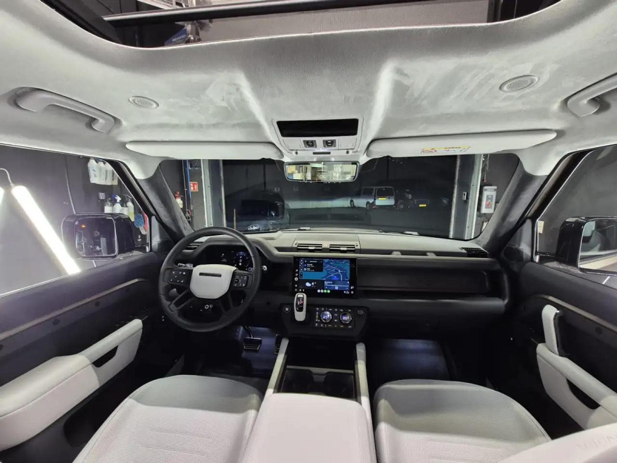 Land-Rover Defender (2025) - Photo 25