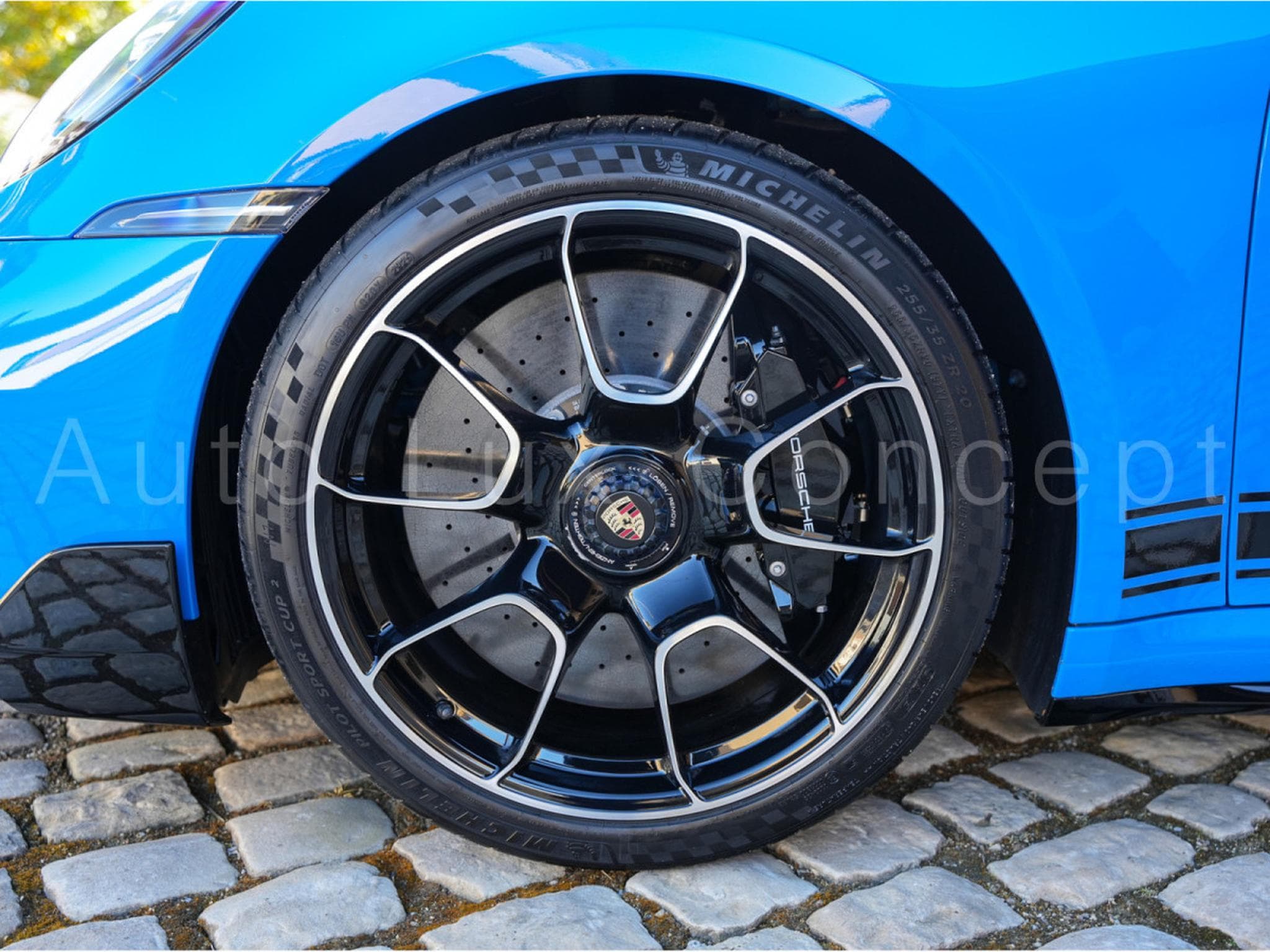 Porsche 911 911 Turbo S (2022) - Photo 18