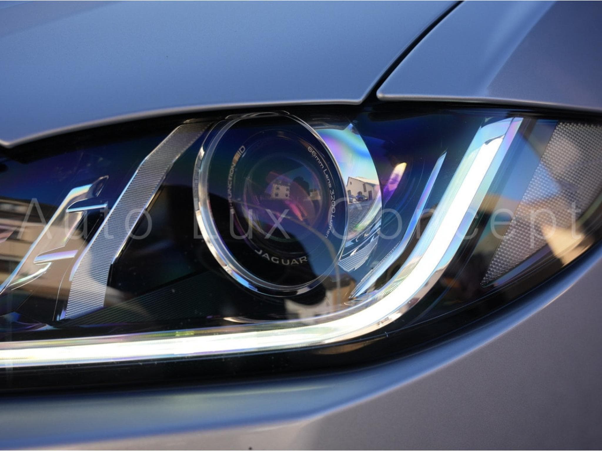 Jaguar XE Portfolio 20t (2016) - Photo 10