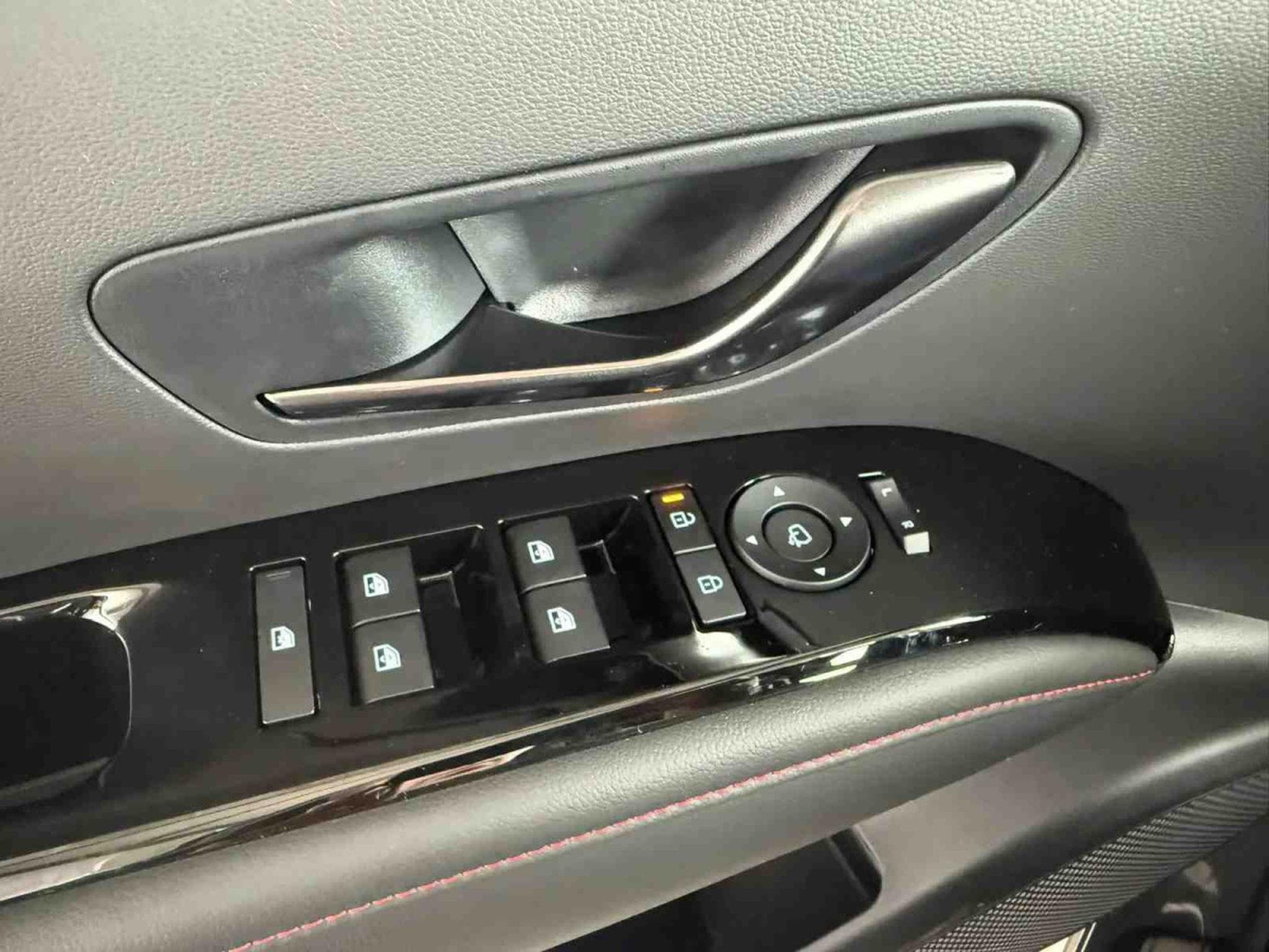 Hyundai Tucson 1.6 T-GDI HEV 215 N-line 4WD (2025) - Foto 23