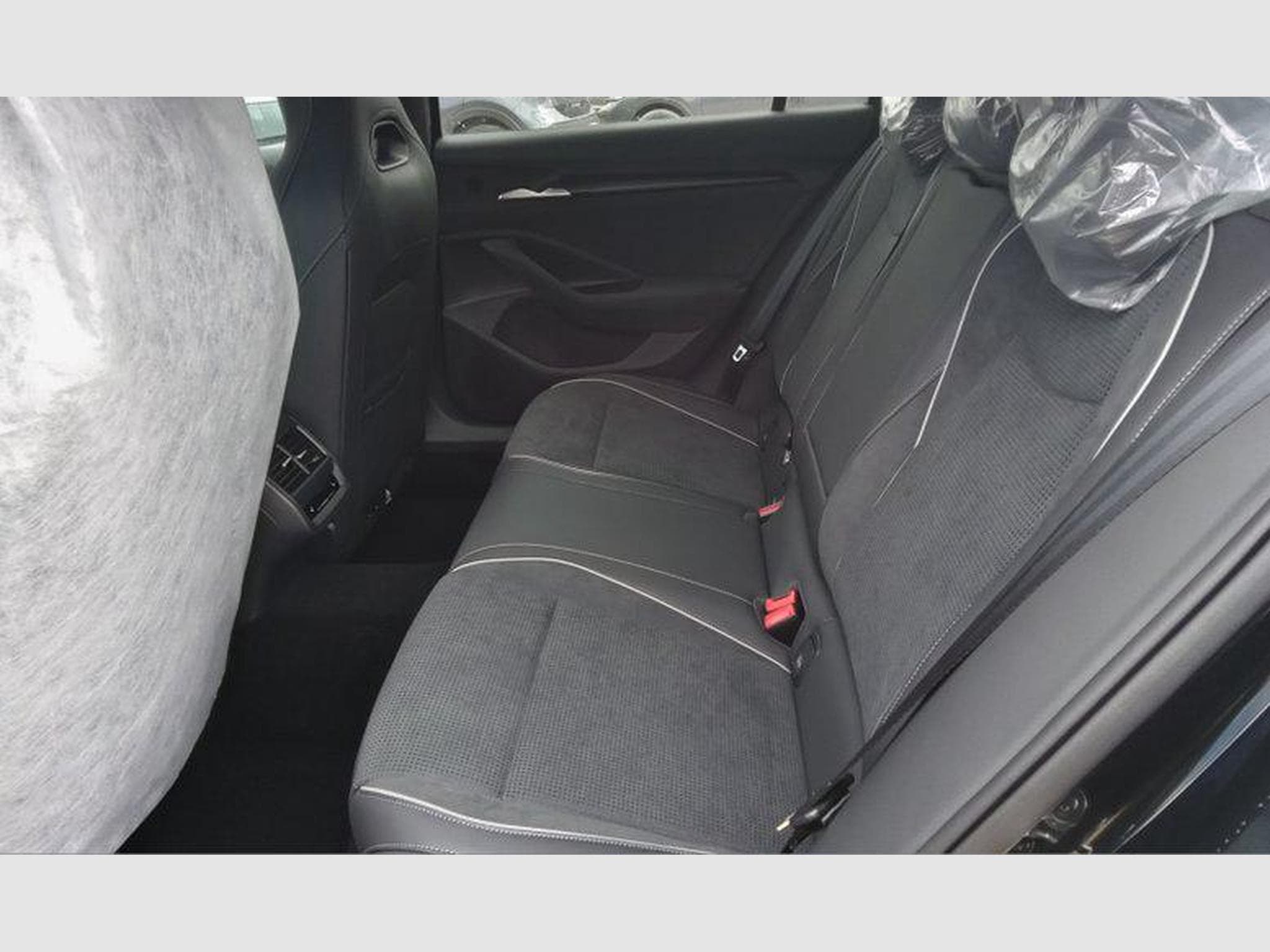 Skoda Superb Sportline 2.0 TDI 7-Gang-DSG 4x4 (2026) - Photo 6