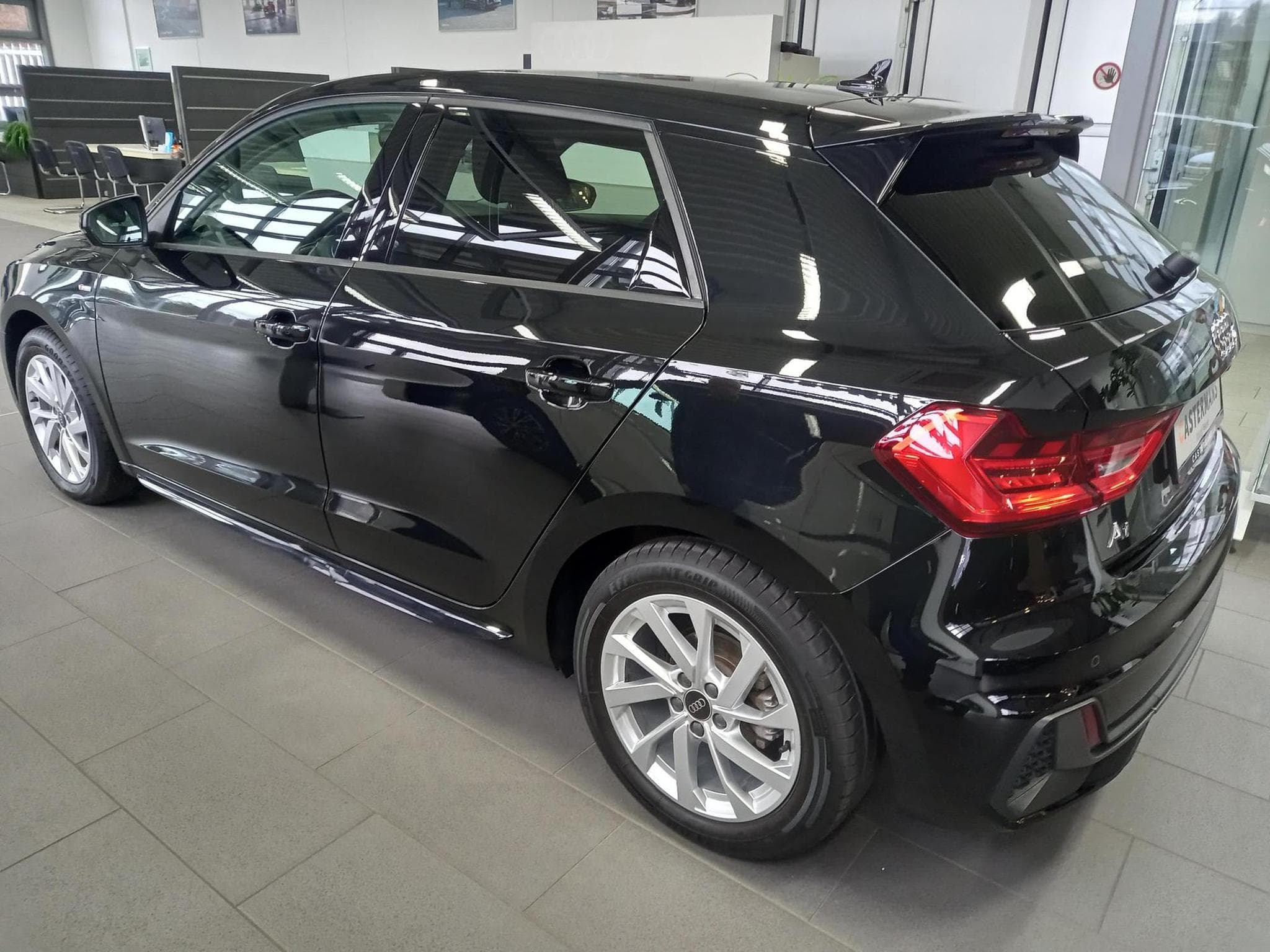 Audi A1 Sportback S line (2024) - Photo 4