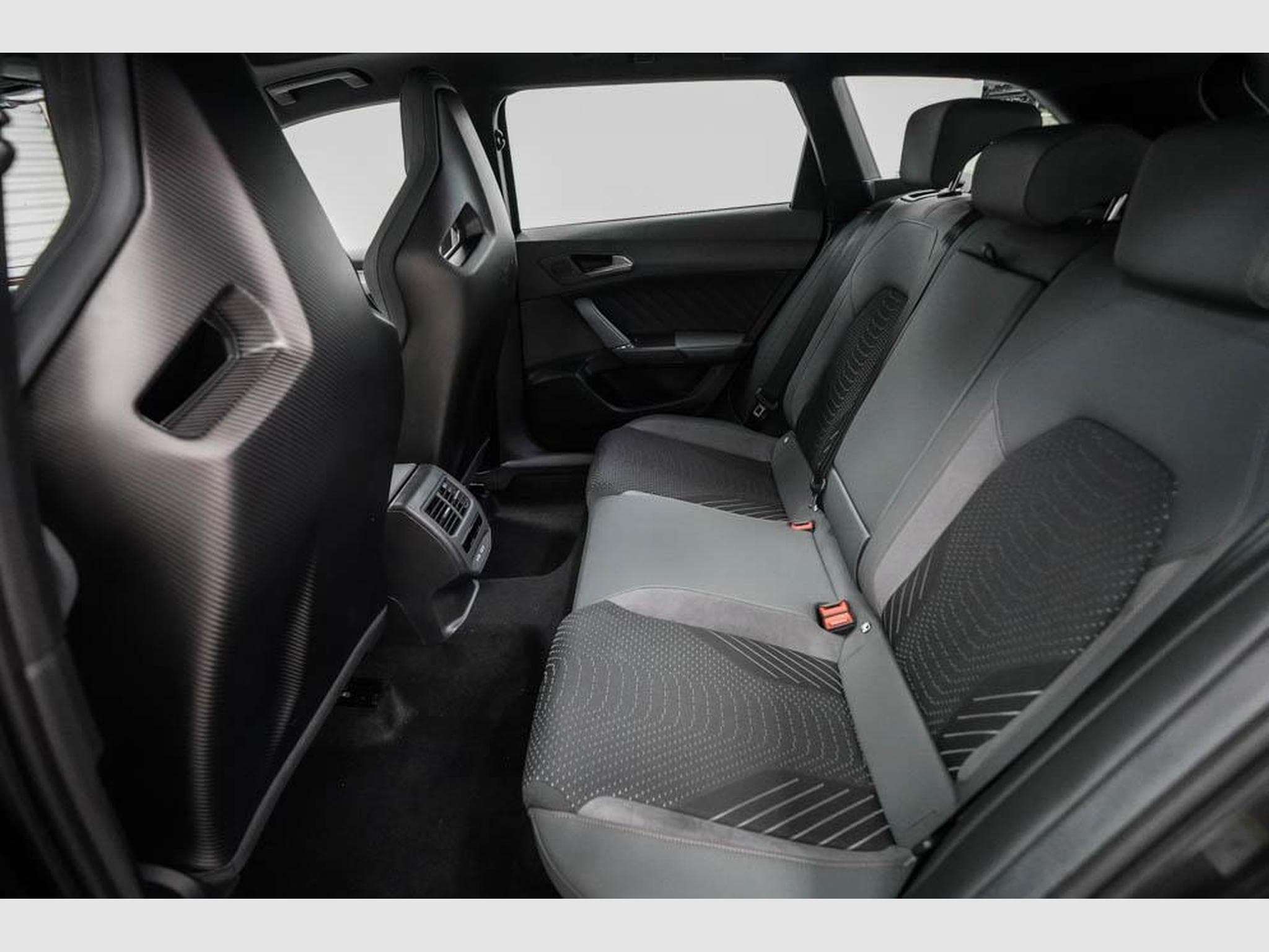 Cupra Leon ST 2,0 TSI (2026) - Photo 16