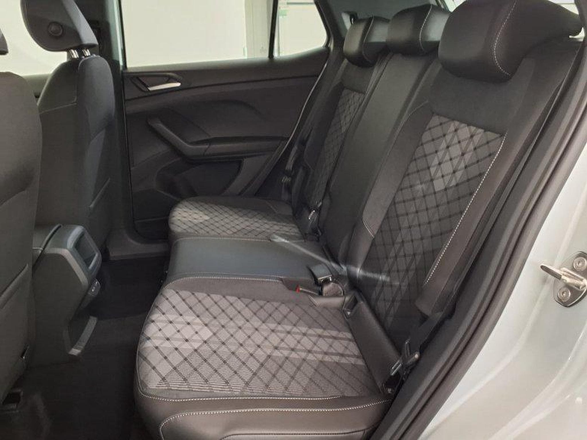 VW T-Cross R-Line 1.0 TSI 7-Gang-DSG (2026) - Photo 10