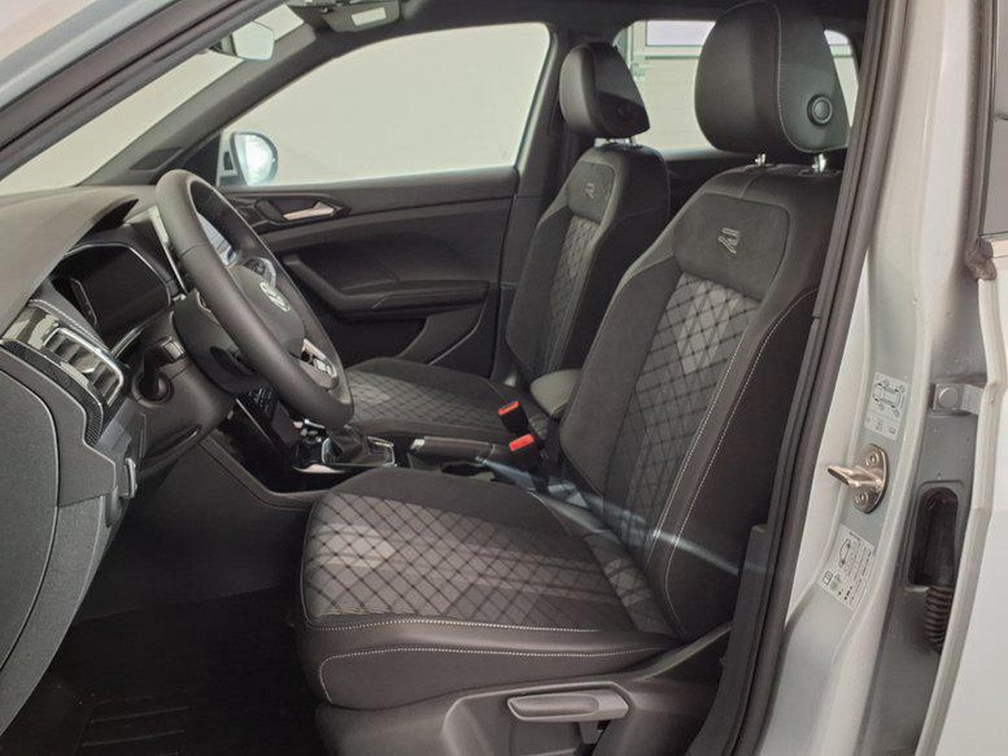 VW T-Cross R-Line 1.0 TSI 7-Gang-DSG (2026) - Photo 9