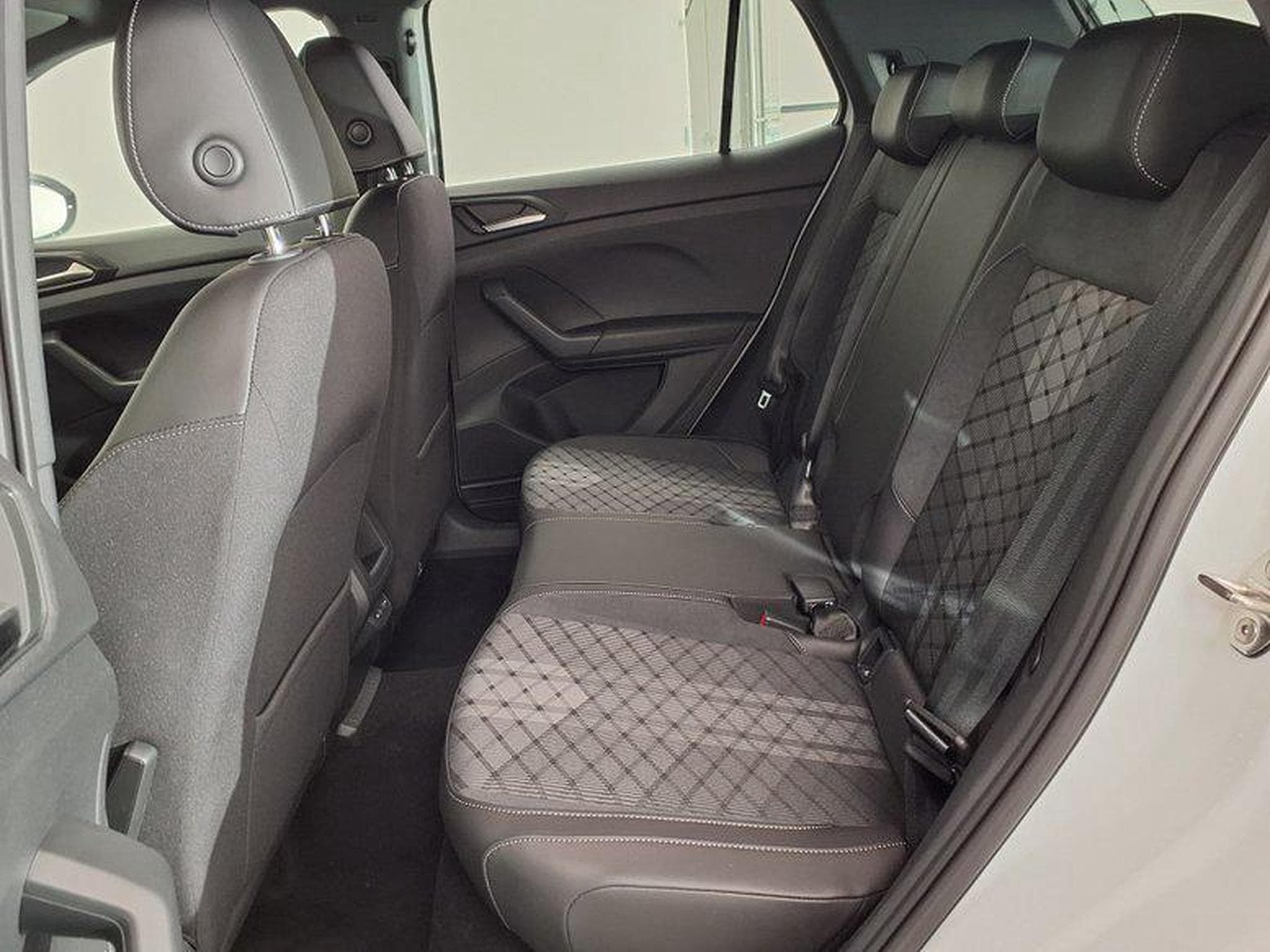 VW T-Cross R-Line 1.0 TSI 7-Gang-DSG (2026) - Foto 10