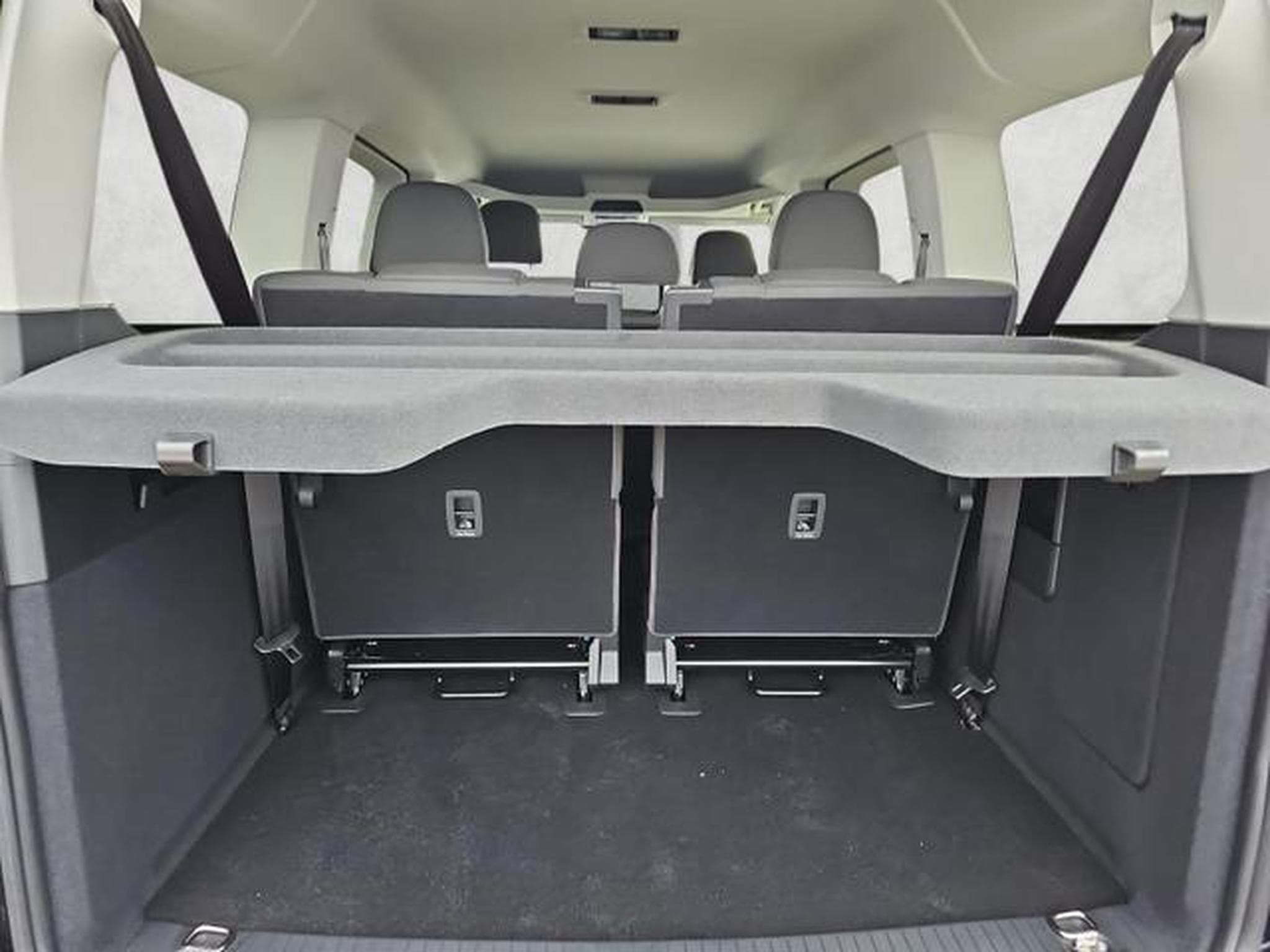 VW Caddy Basis (2026) - Foto 14