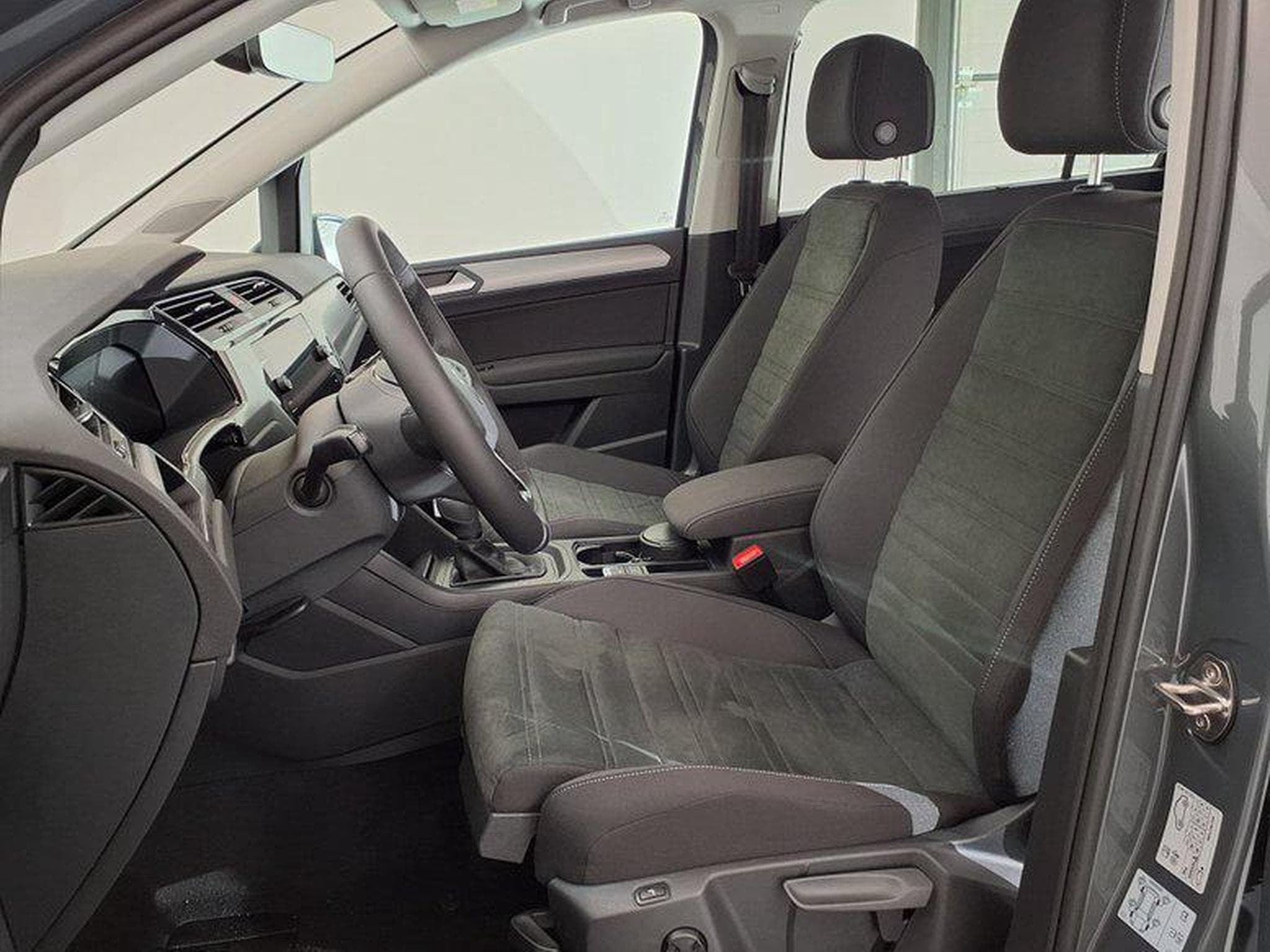 VW Touran Life Plus 1.5 TSI 7-Gang-DSG (2026) - Foto 9