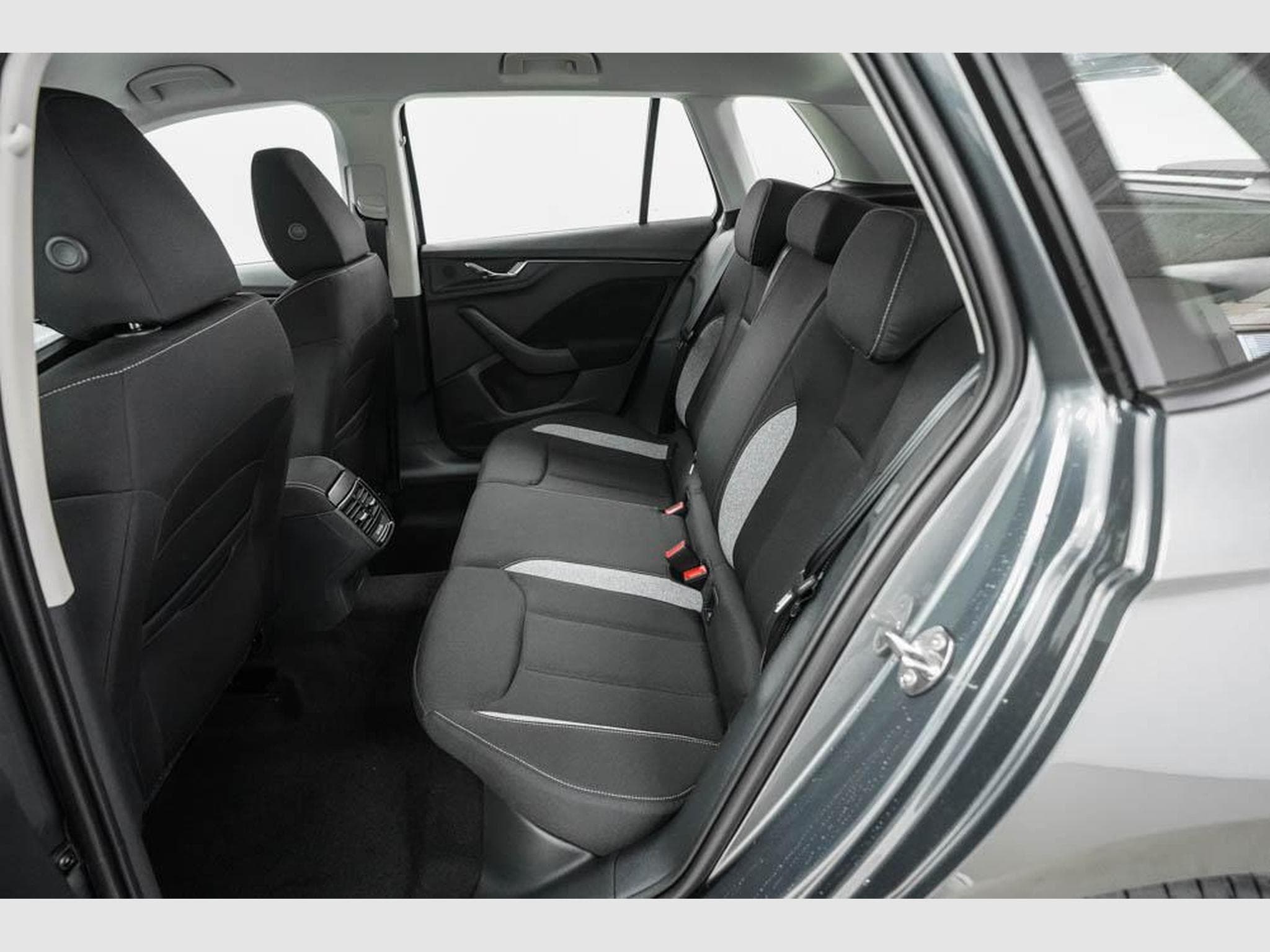 Skoda Kamiq 1,0 TSI DSG (2026) - Foto 15